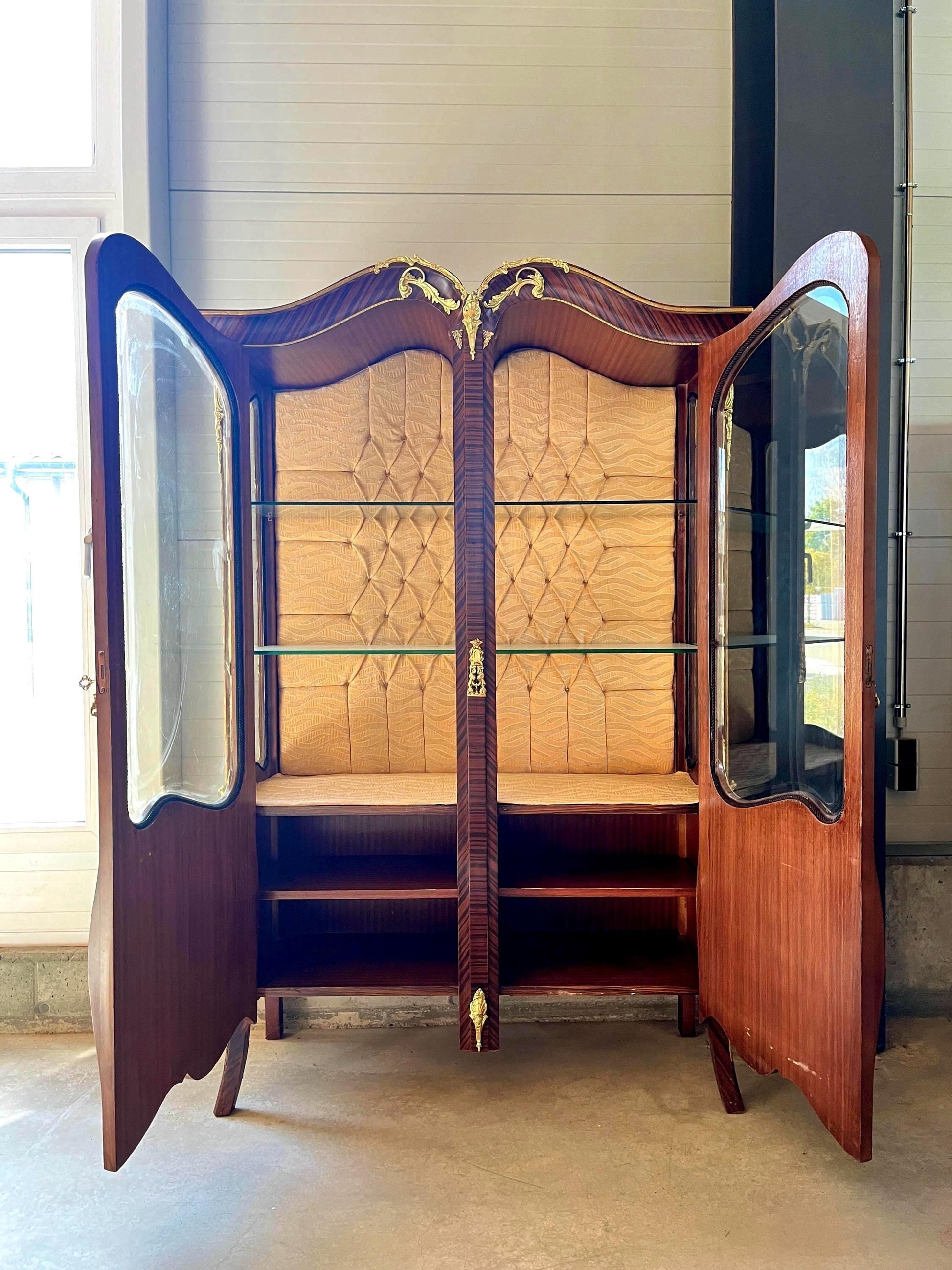 Vitrine Retro Baroque Style Display Cabinet French Antique Style Wooden Glass Showcase in Oil Painted for Home Decoration