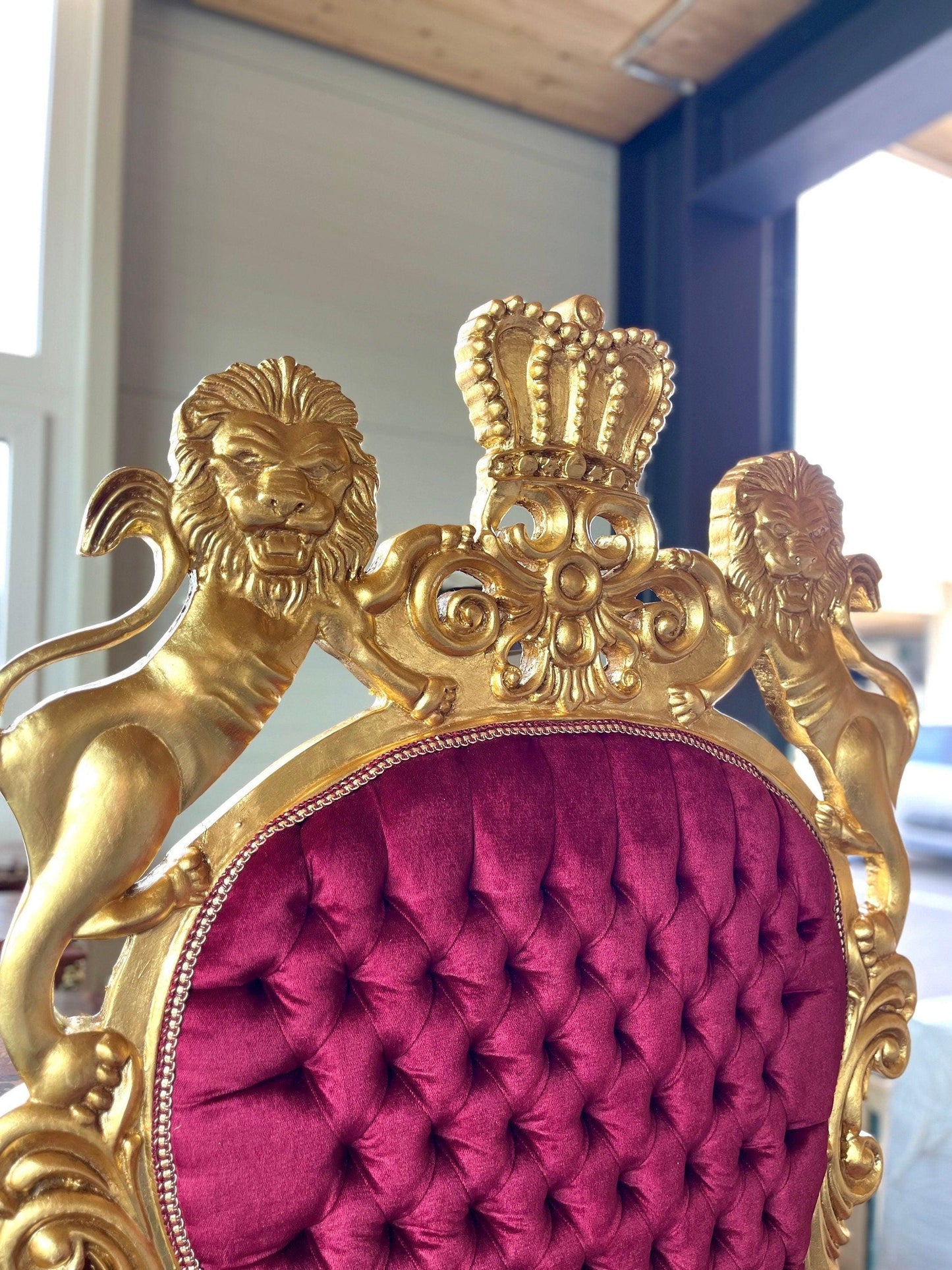 Huge Armchair Gold Crown Lion King Throne Velvet Red Baroque Style King Chair in Gold Finish fir Xmas Party Event Dècor- LIMITED EDITION