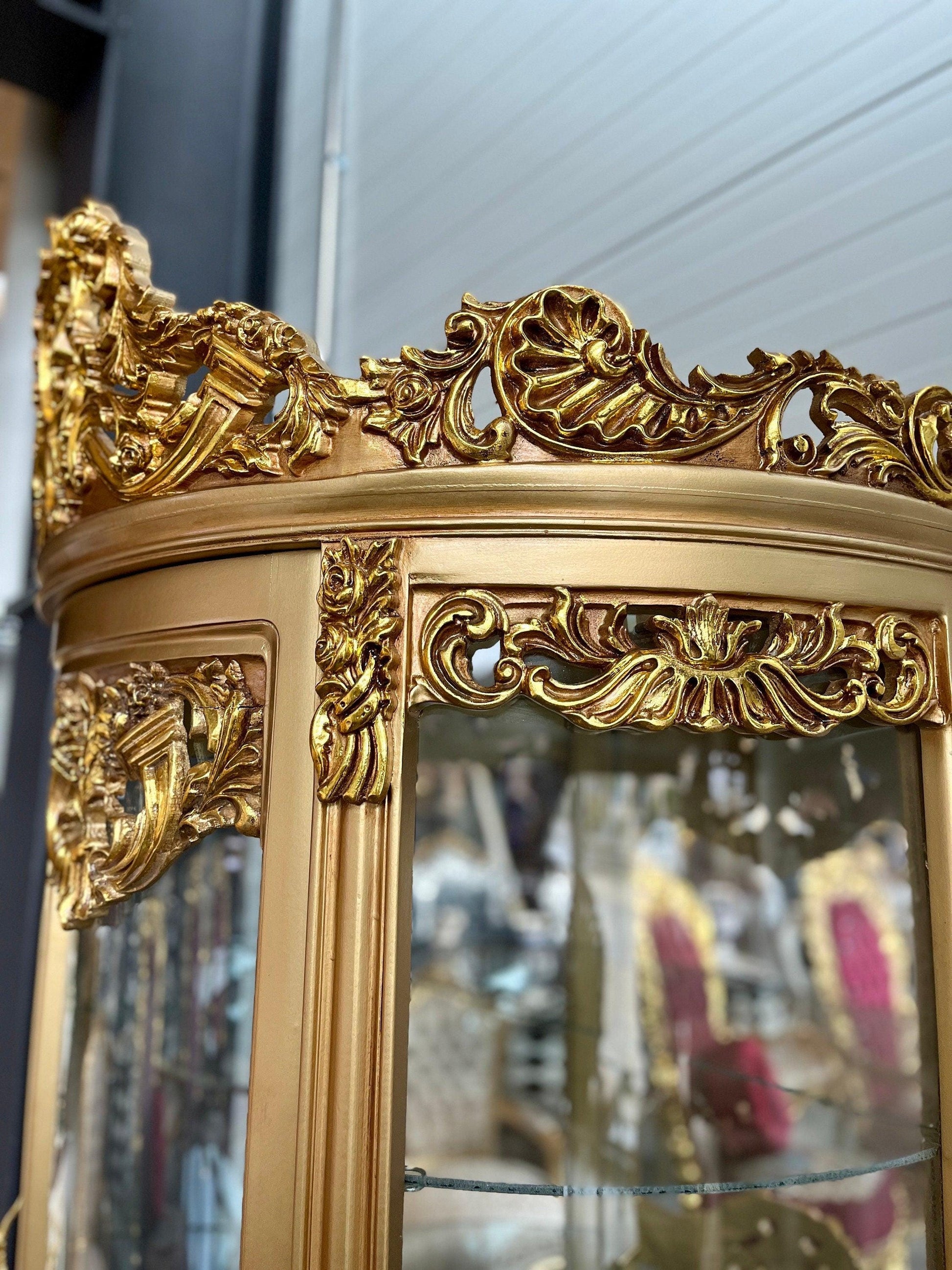 Showcase Royal Château De Versailles Style Display Cabinet French Baroque Style Glass Showcase in Gold Finish for Hotel Decor or Home Decor