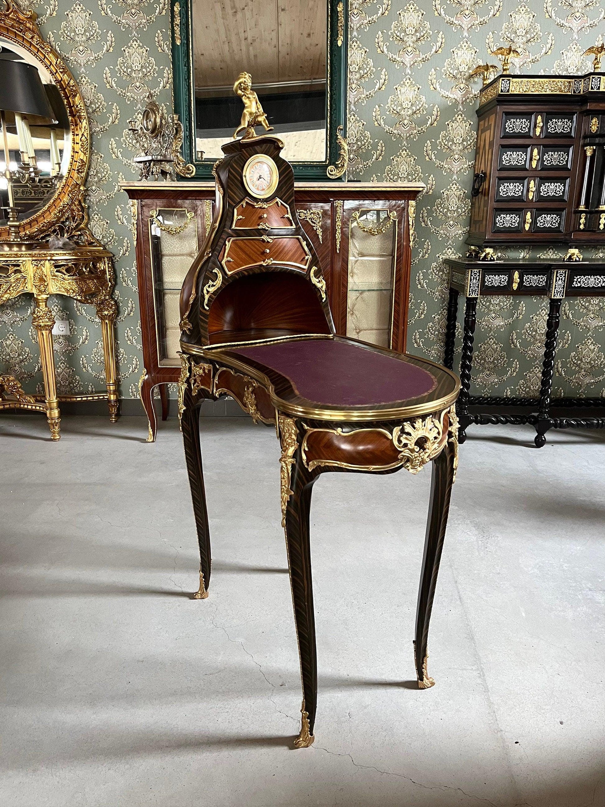 Wooden Desk Royal Antique Style Writing Table with Clock Shelf Bronze Ornaments Noble Item Retro Baroque Style Brown Desk for Home Decor