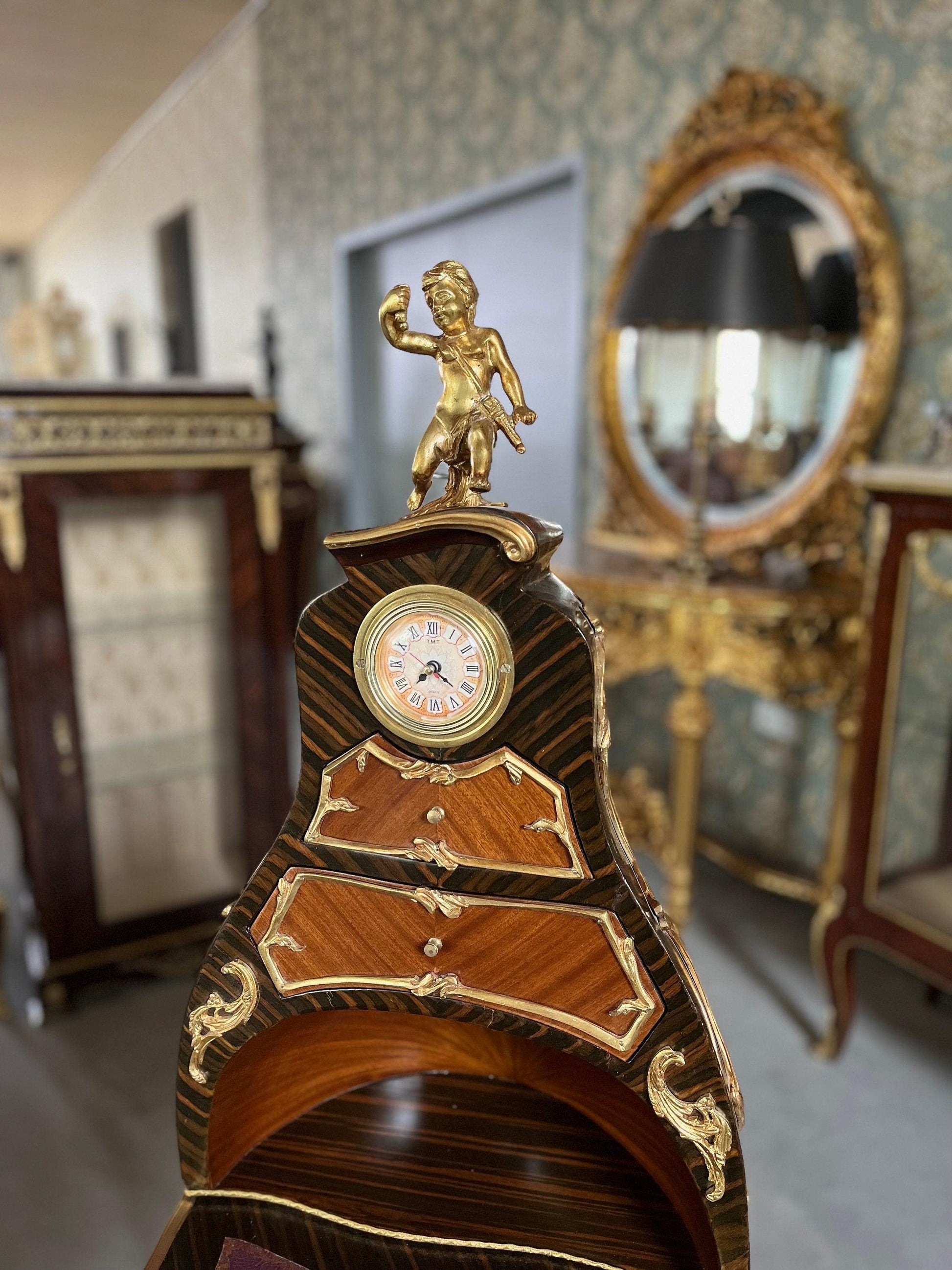 Wooden Desk Royal Antique Style Writing Table with Clock Shelf Bronze Ornaments Noble Item Retro Baroque Style Brown Desk for Home Decor