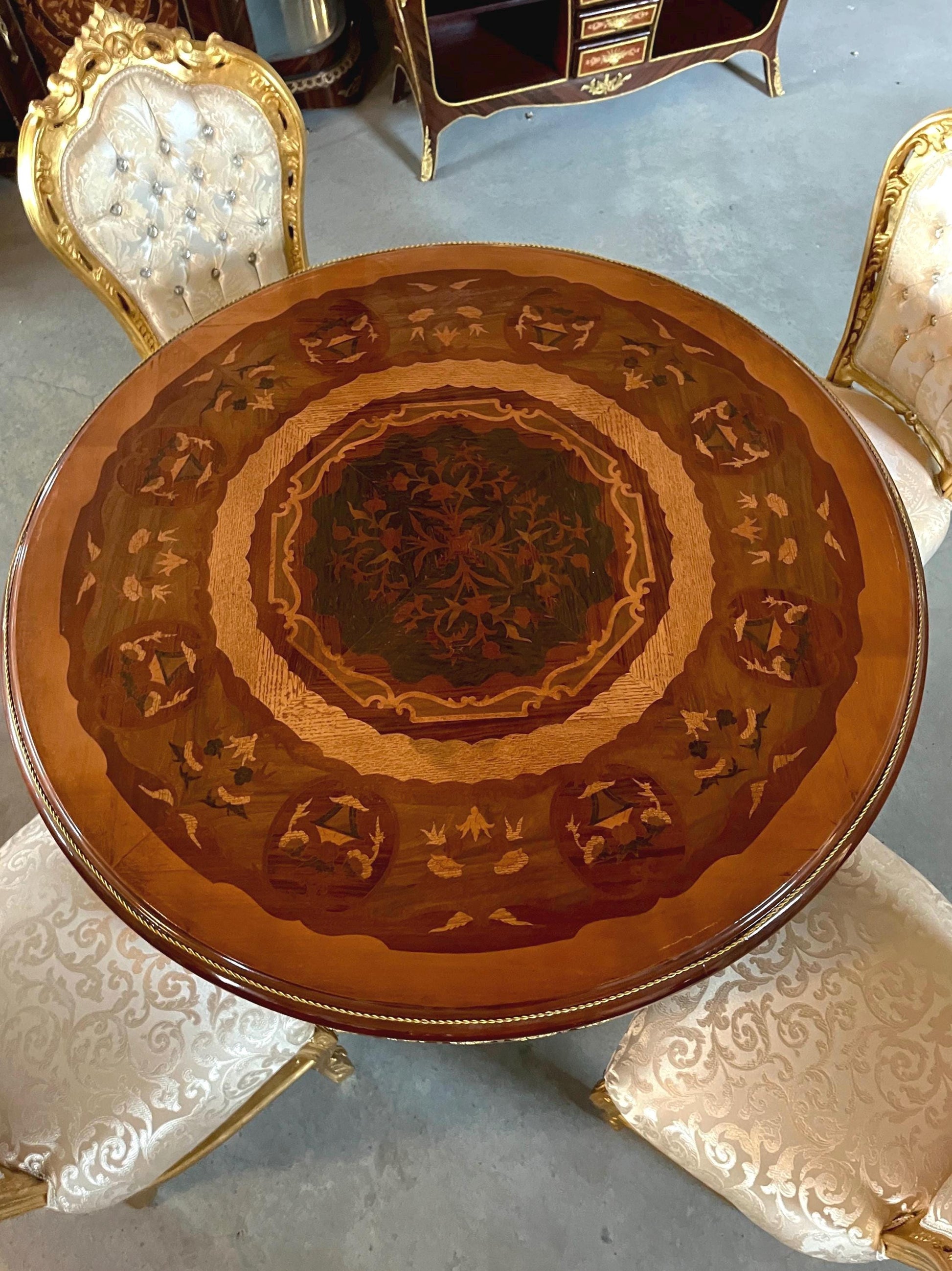 Round Dining Table Retro Baroque Style Wooden Brown Table Antique Italian Style Wooden Round Table for Home Decor