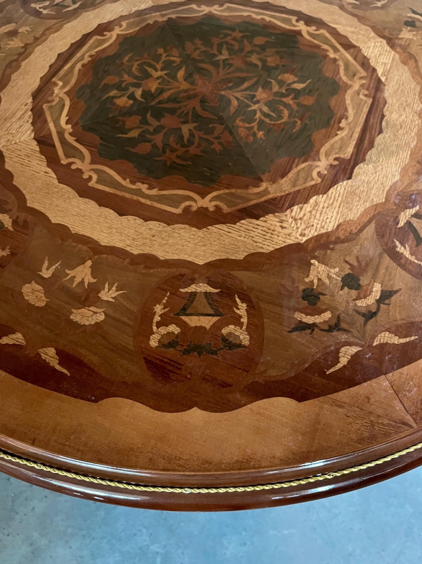 Round Dining Table Retro Baroque Style Wooden Brown Table Antique Italian Style Wooden Round Table for Home Decor