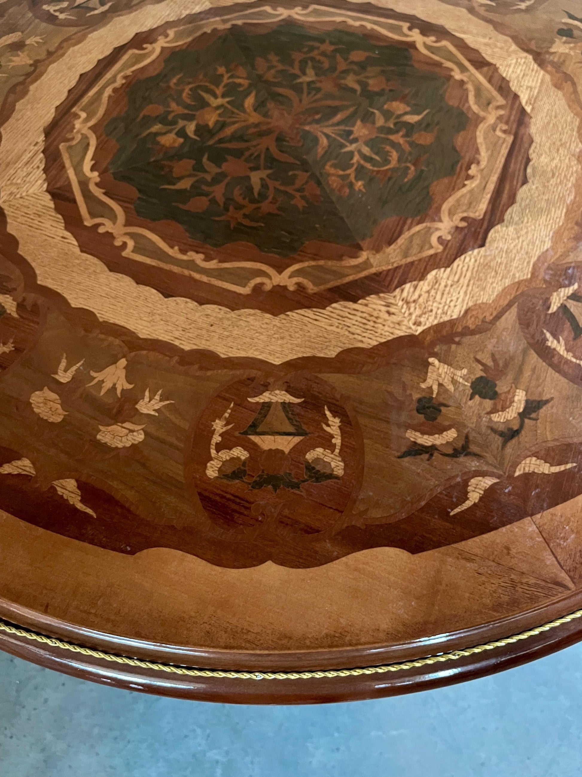Round Dining Table Retro Baroque Style Wooden Brown Table Antique Italian Style Wooden Round Table for Home Decor