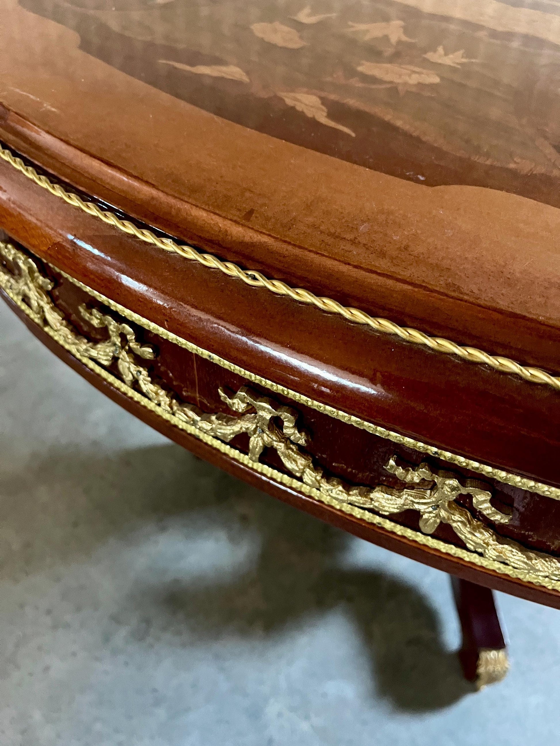 Round Dining Table Retro Baroque Style Wooden Brown Table Antique Italian Style Wooden Round Table for Home Decor