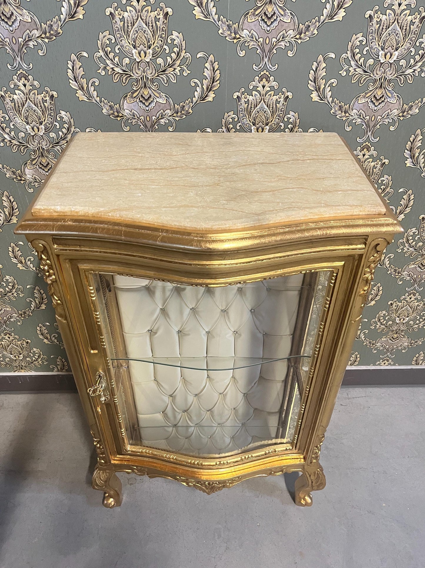 Showcase French Louis Style Display Çabinet in Gold Finish Retro Baroque Antique Style Glass Cabinet for Living Room Home Decor
