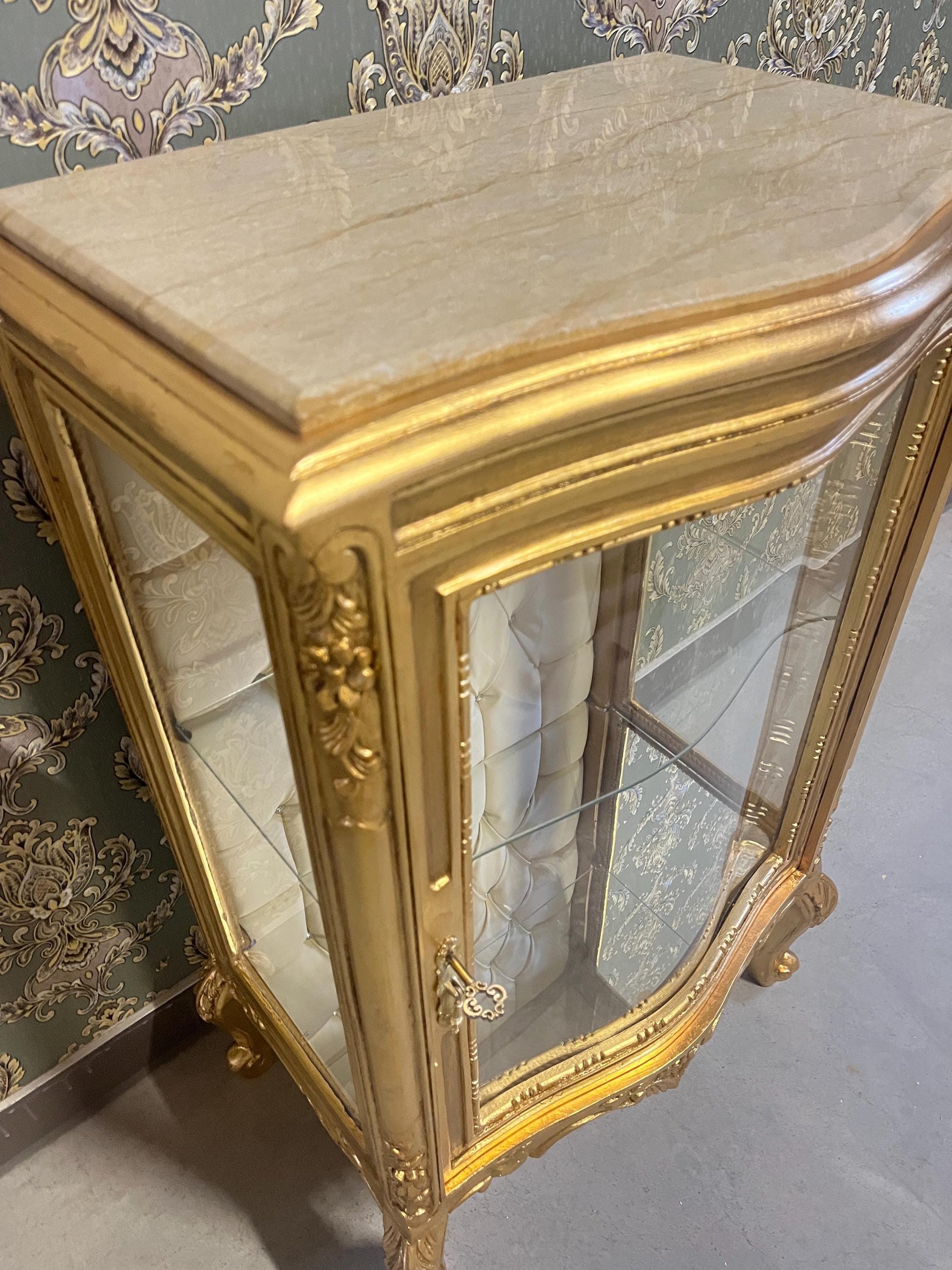 Showcase French Louis Style Display Çabinet in Gold Finish Retro Baroque Antique Style Glass Cabinet for Living Room Home Decor