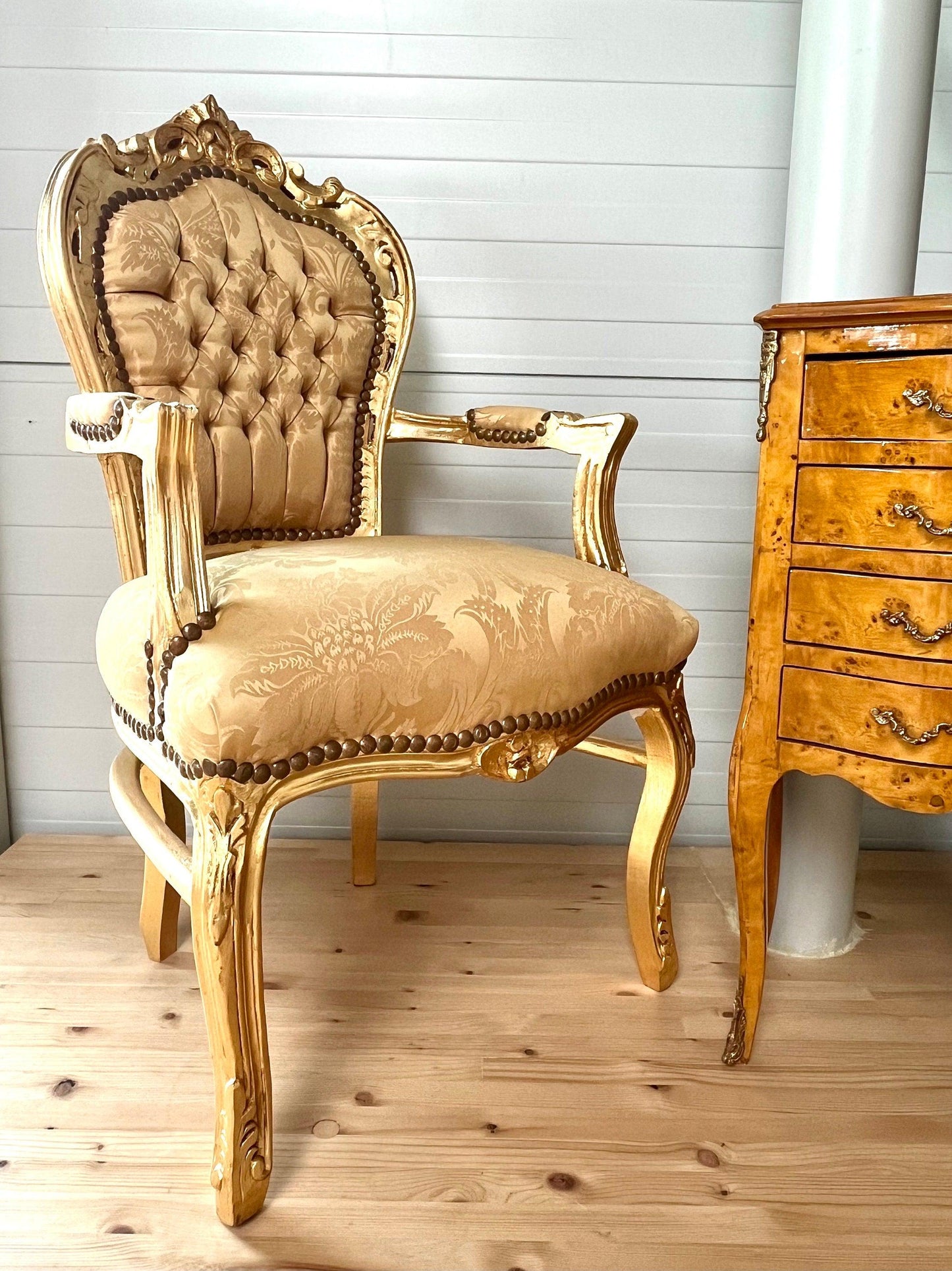 Armchair French Louis XV Style in Gold Finish Retro Baroque Rococo Style Chair Handcrafted for Home Decor