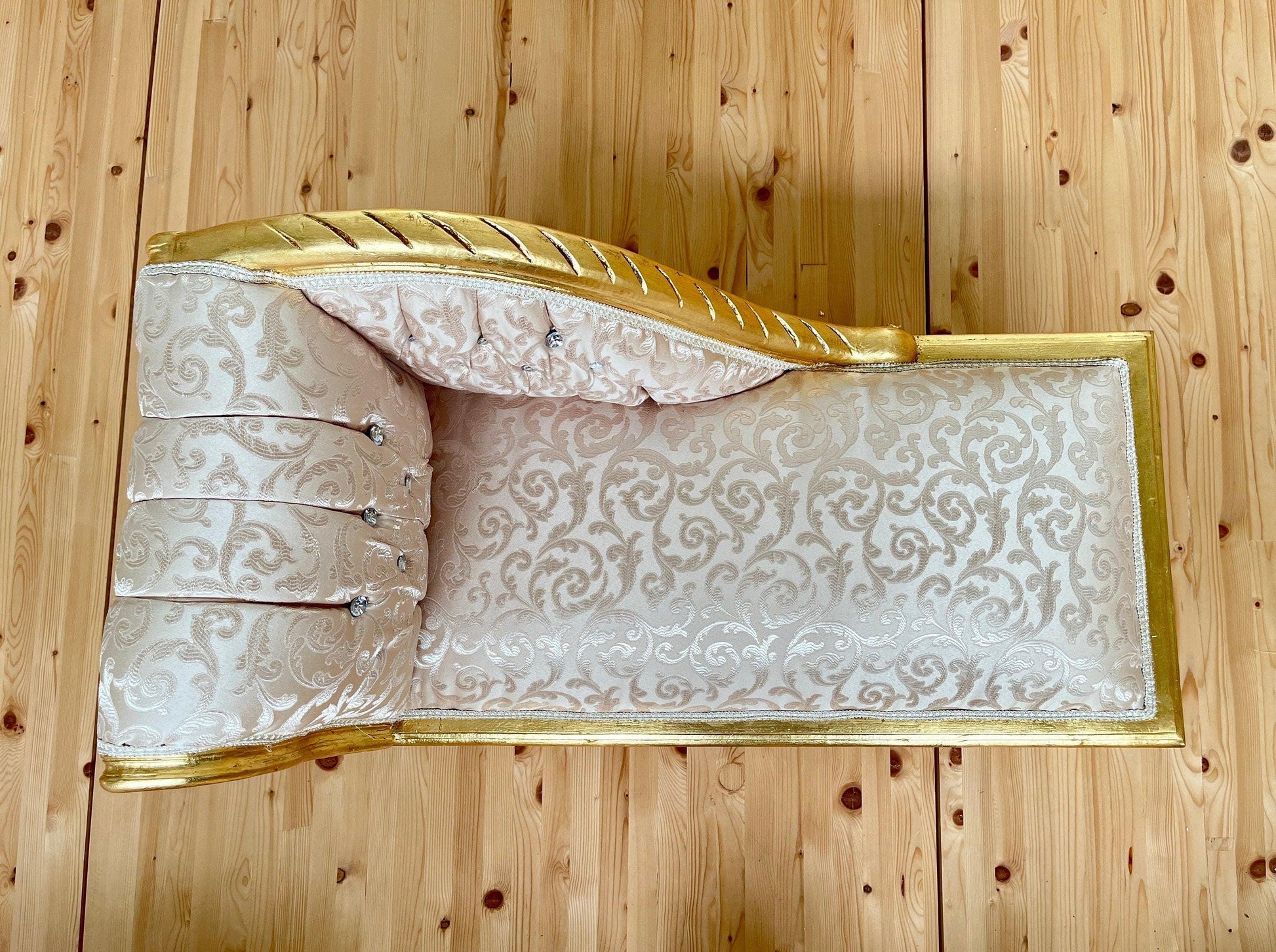 Bench French Louis Style Small Chaise Longue in Beige Fabric Retro Baroque Style Ottoman for Home Decor in Gold Finish
