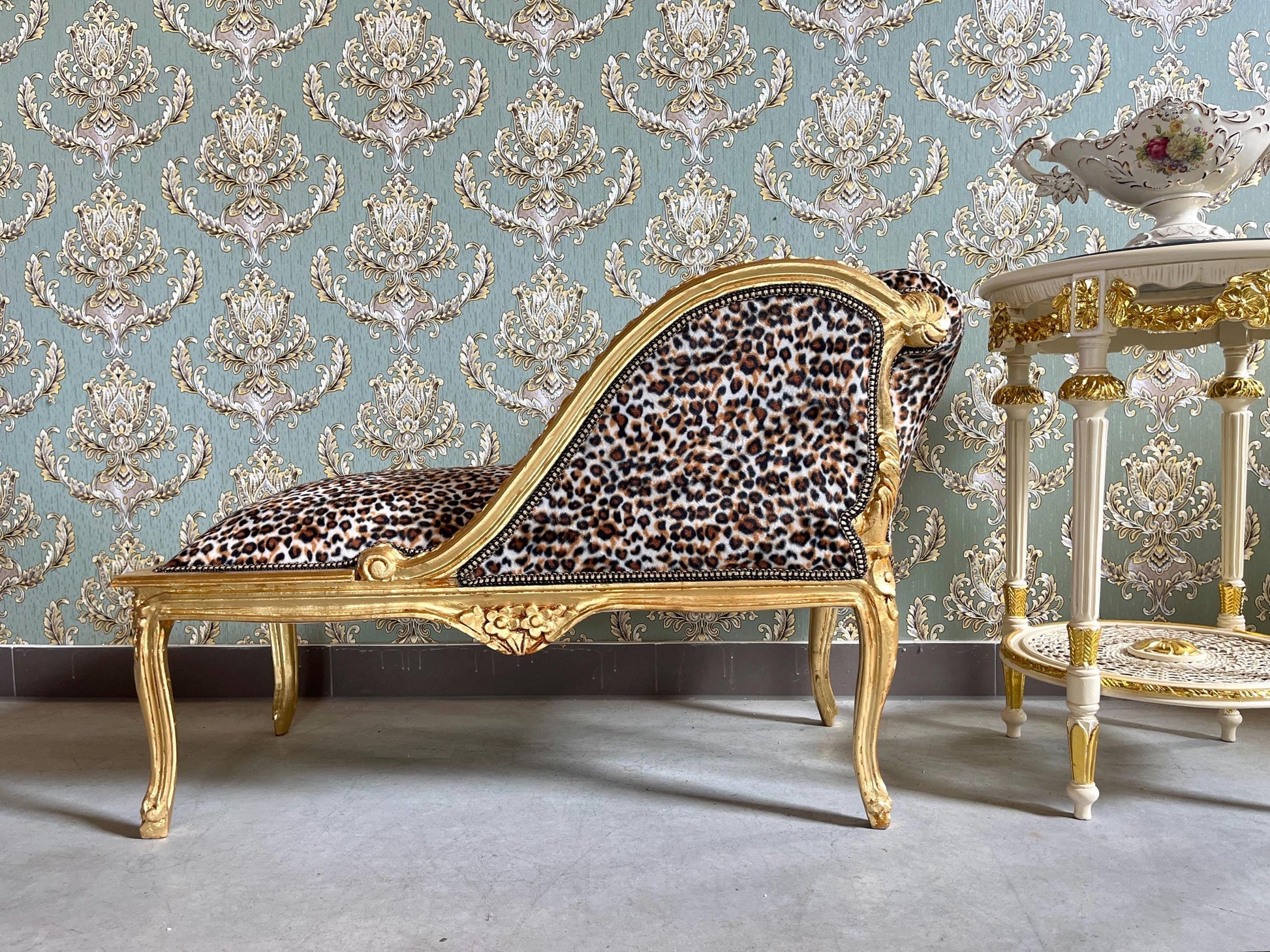 Baroque Bench Lepard Print Antique Style Handmade Chaise Longue Animal Print Retro French Style Lounge Bench for Home Decor