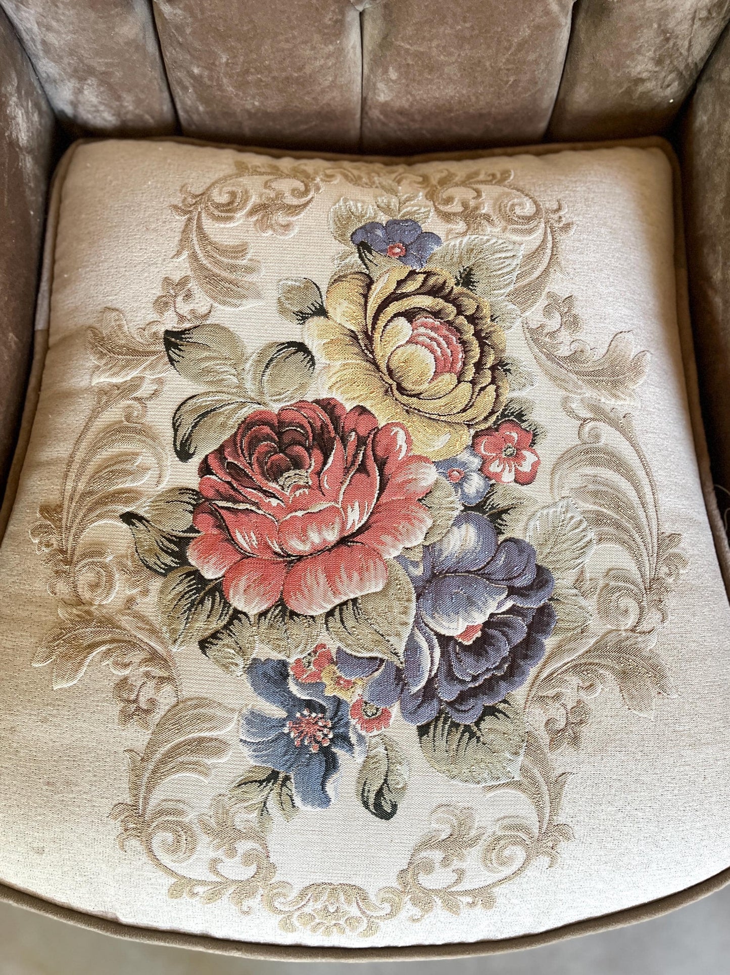 Armchair Table Set Deluxe Antique Style in Gold Finish Royal Style Chairs and Table Baroque Rococo Style Chair Set for Hotel Lobby Decor