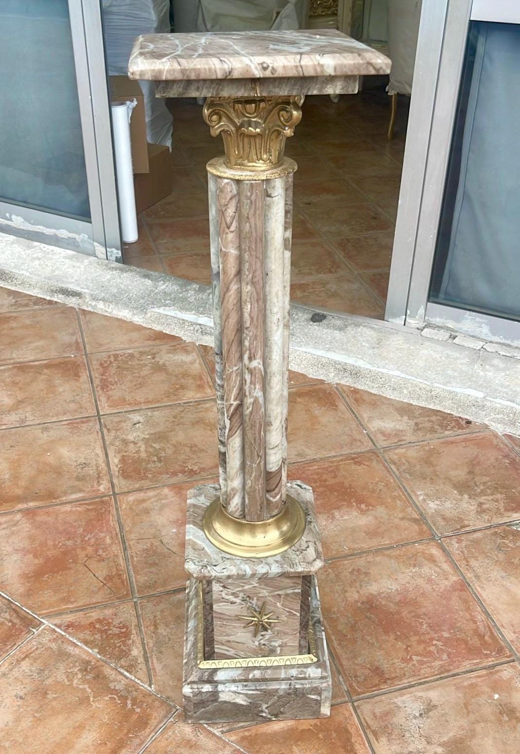 Marble Pillar Deluxe Baroque Style with Brass Decor Marble Column for Theater Decoration for TV Display Setting Film Shooting or Hotel Decor