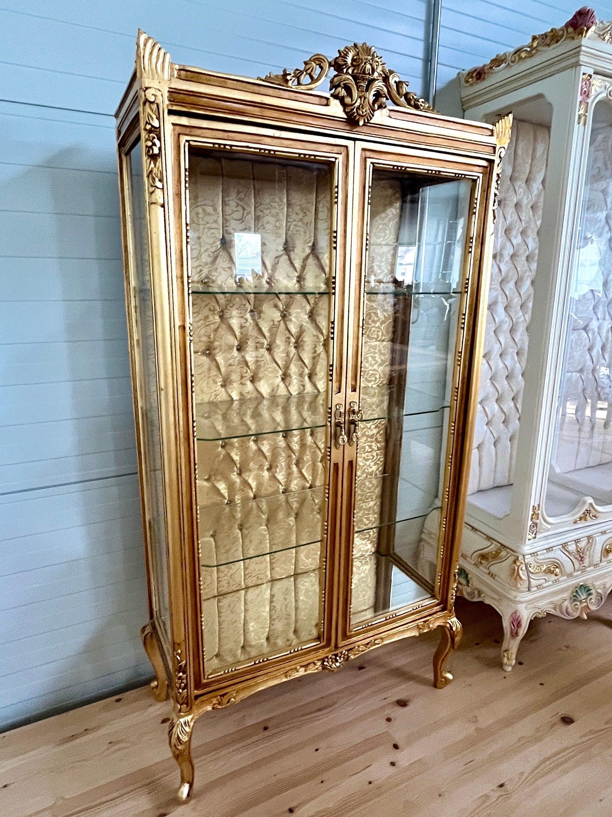 Display Cabinet Glass & Wood French Louis Style Showcase Antique Style Reproduction in Gold Finish Retro Baroque Style Display Cabinet
