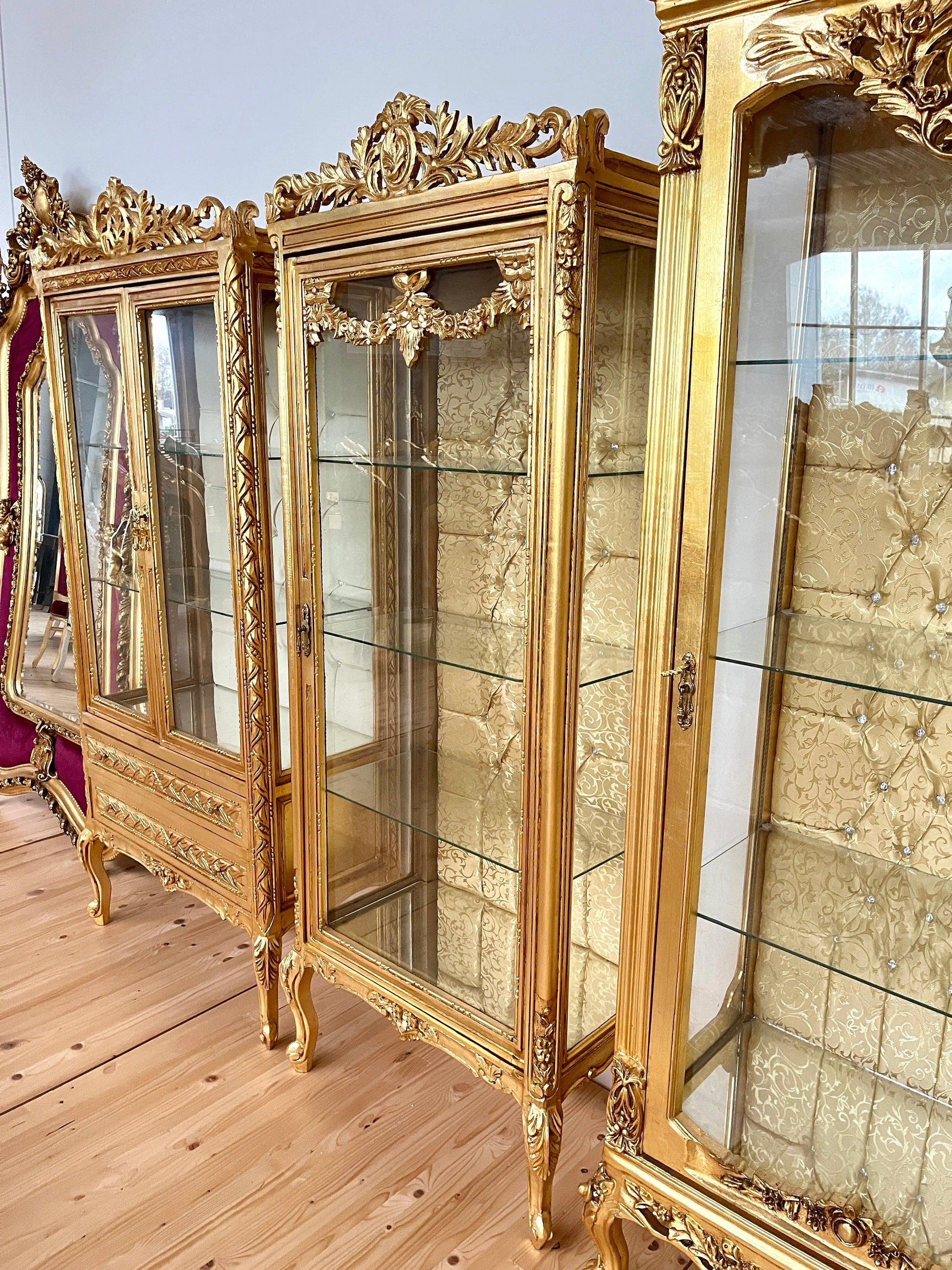 Display Cabinet French Louis XV Style Showcase Antique Style Reproduction in Gold Finish Retro Baroque Style Display Cabinet