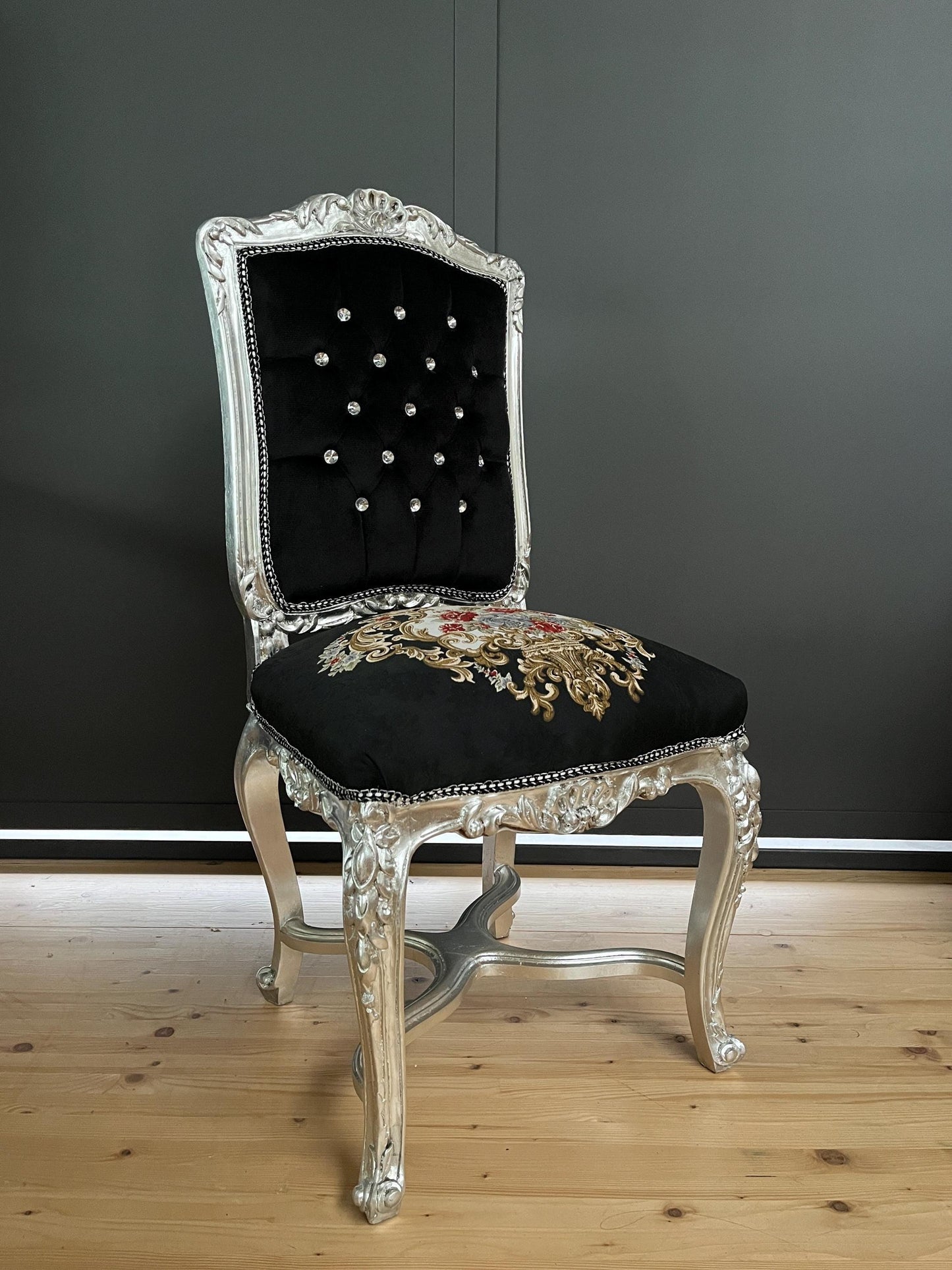 Accent Chair Antique Style Silver Finish Dining Chair Black Home Decor Baroque Rococo Style Chair in Black Velvet for Home