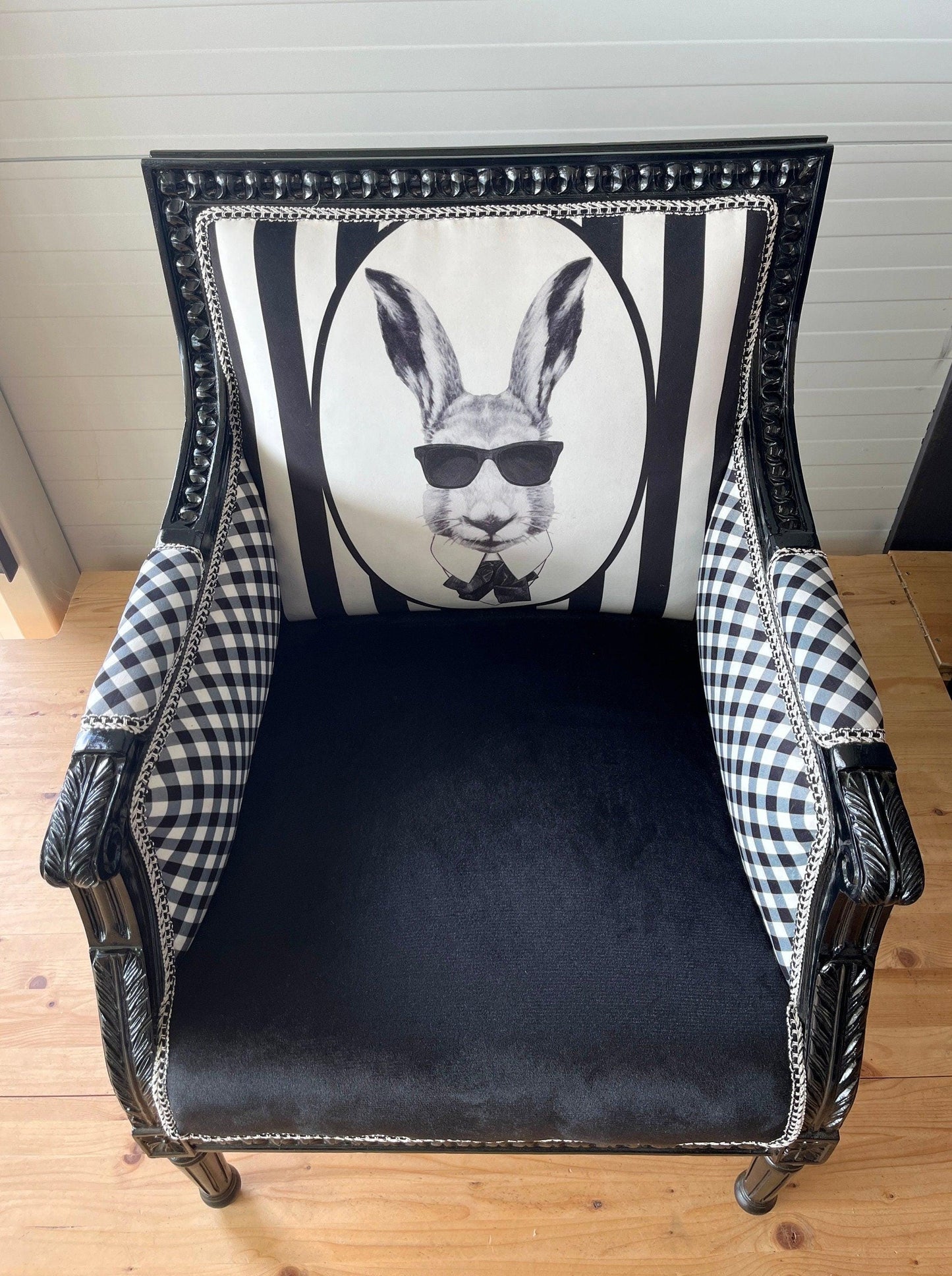Armchair Classic Baroque Style in Black & White Velvet Cool Rabbit Print Square Armchair for Birthday Party Special Event Commercial Decò