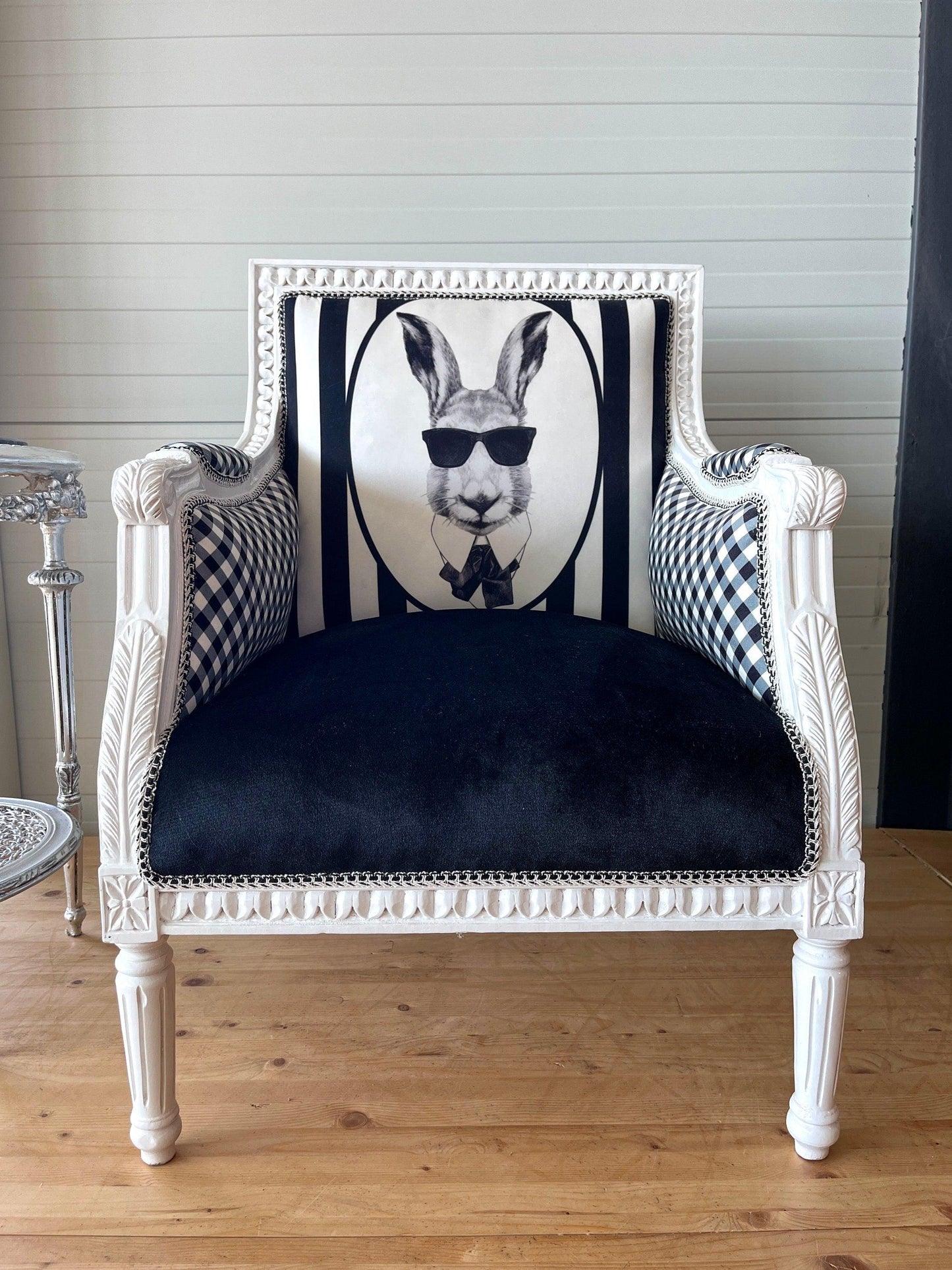 Armchair Classic Baroque Style in Black & White Velvet Cool Rabbit Print Square Armchair for Birthday Party Special Event Commercial Decò