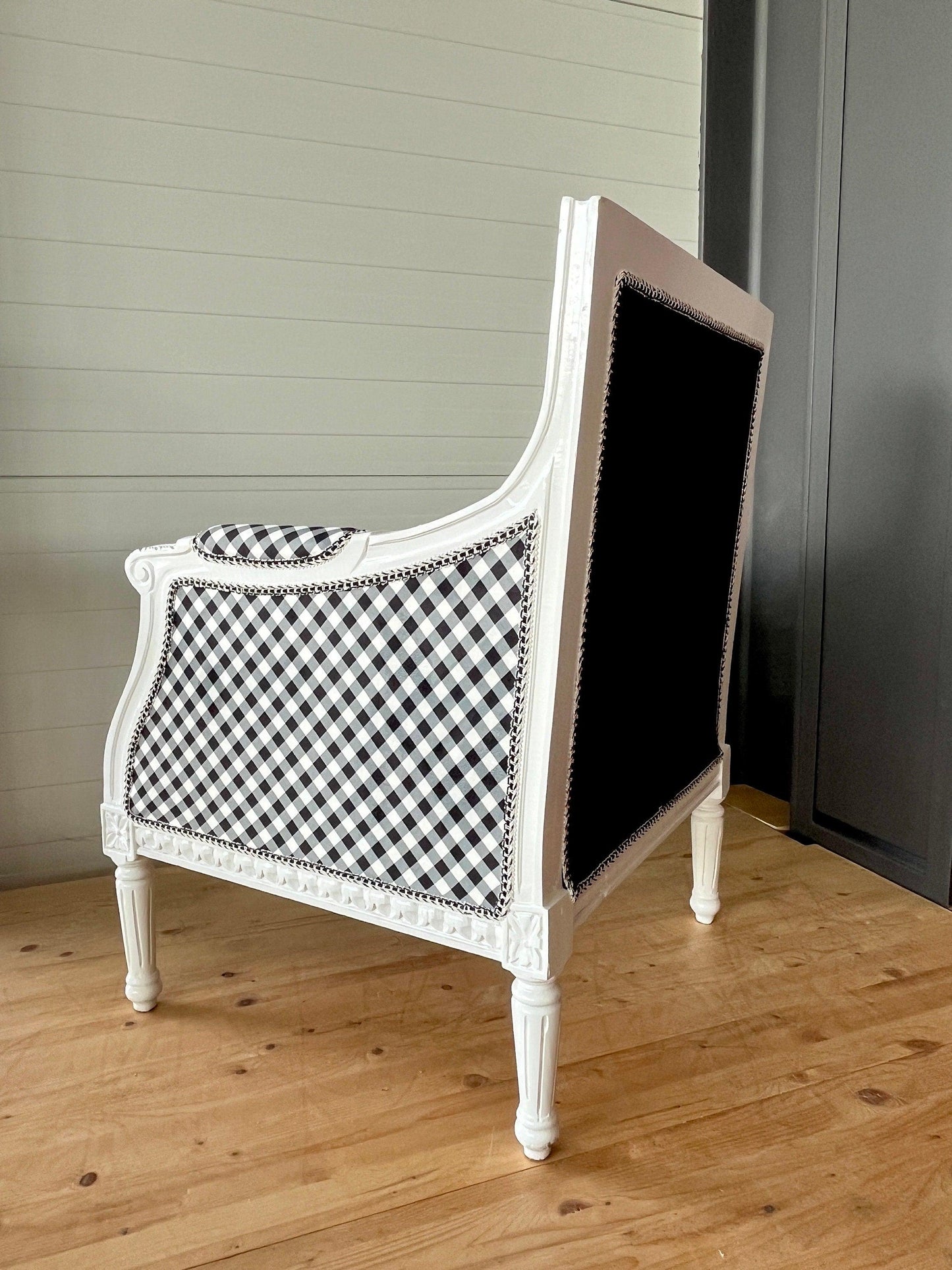 Armchair Classic Baroque Style in Black & White Velvet Cool Rabbit Print Square Armchair for Birthday Party Special Event Commercial Decò