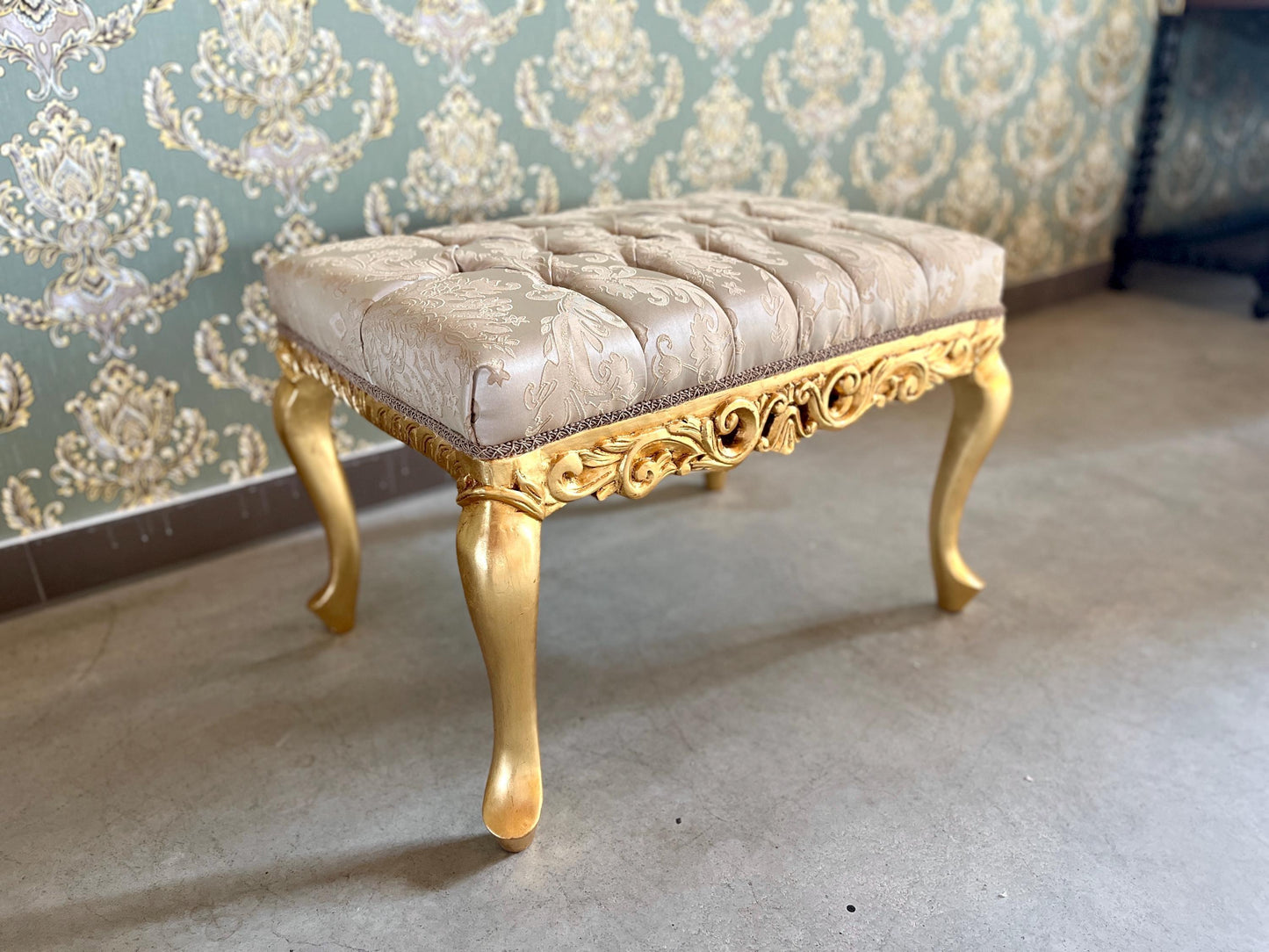 Small Square Bench Retro Baroque Rococo Style Ottoman in Beige Colour Flower Pattern Jacquard Damask in Gold Finish for Home Deco Xmas Gift