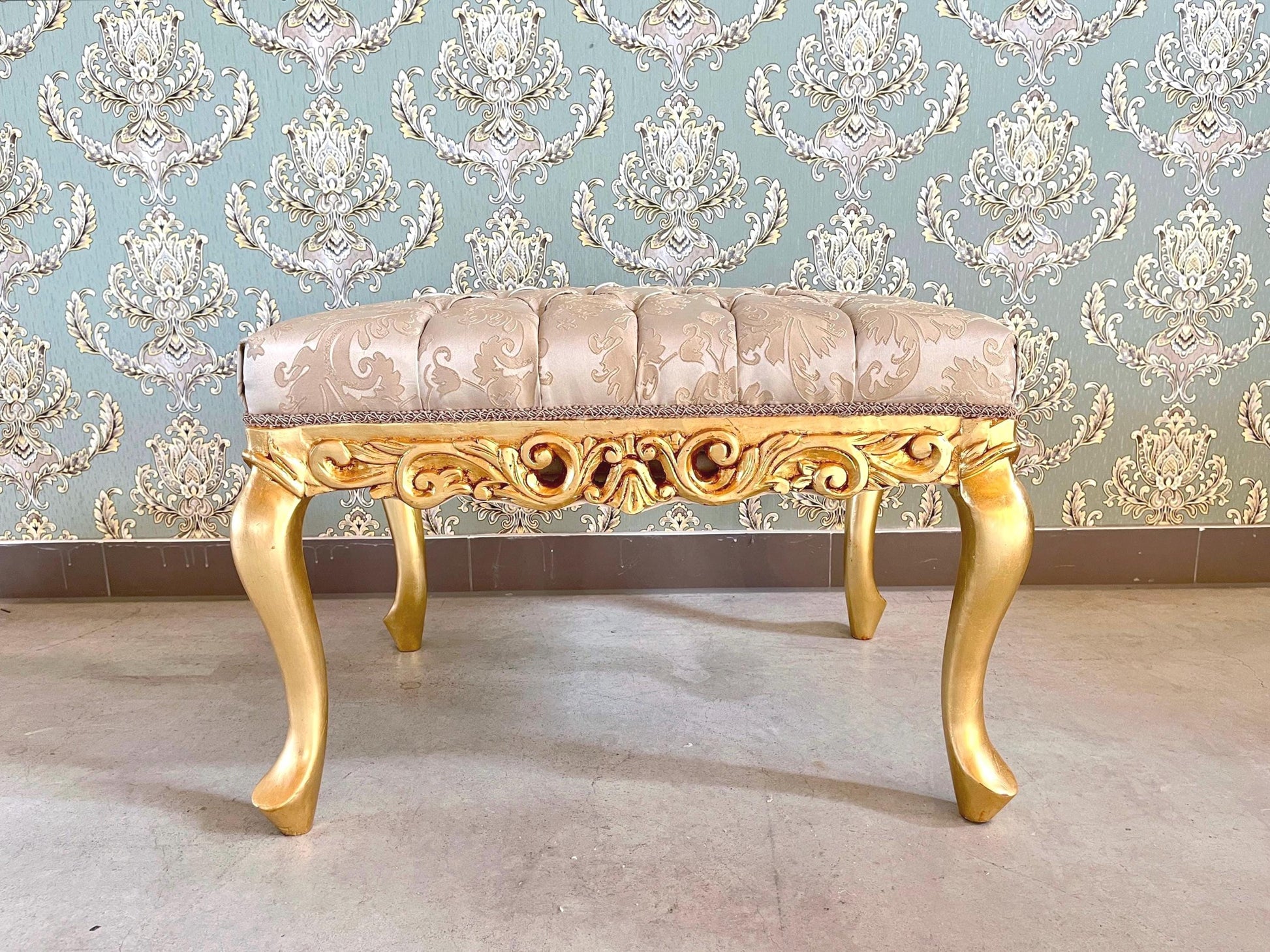 Small Square Bench Retro Baroque Rococo Style Ottoman in Beige Colour Flower Pattern Jacquard Damask in Gold Finish for Home Deco Xmas Gift