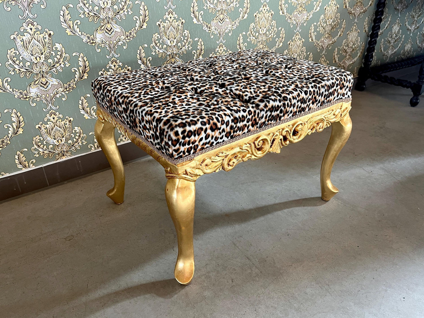 Small Square Bench Retro Baroque Rococo Style Ottoman in Leopard Print Velvet in Gold Finish for Furniture Gift Home Decor