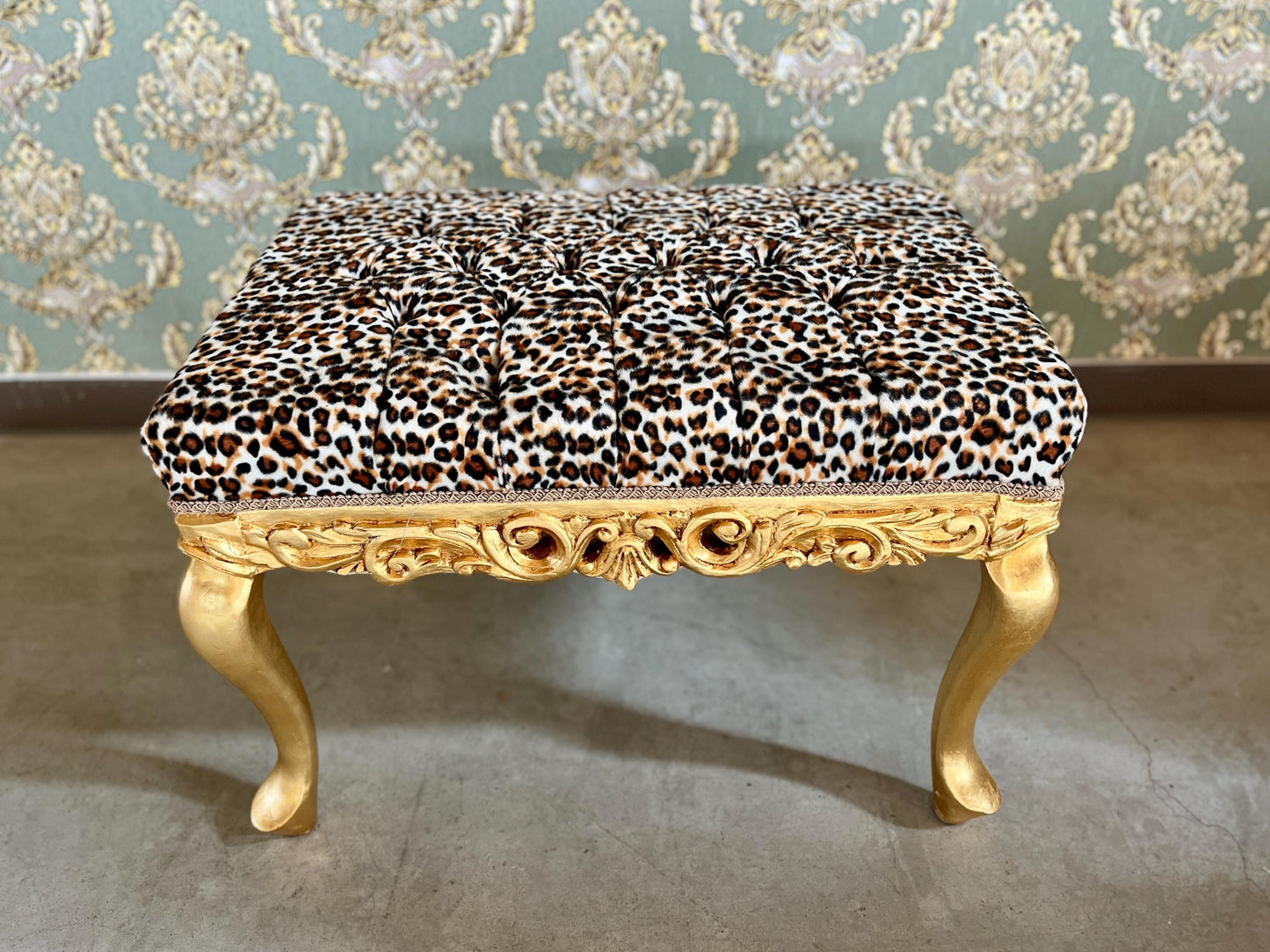 Small Square Bench Retro Baroque Rococo Style Ottoman in Leopard Print Velvet in Gold Finish for Furniture Gift Home Decor