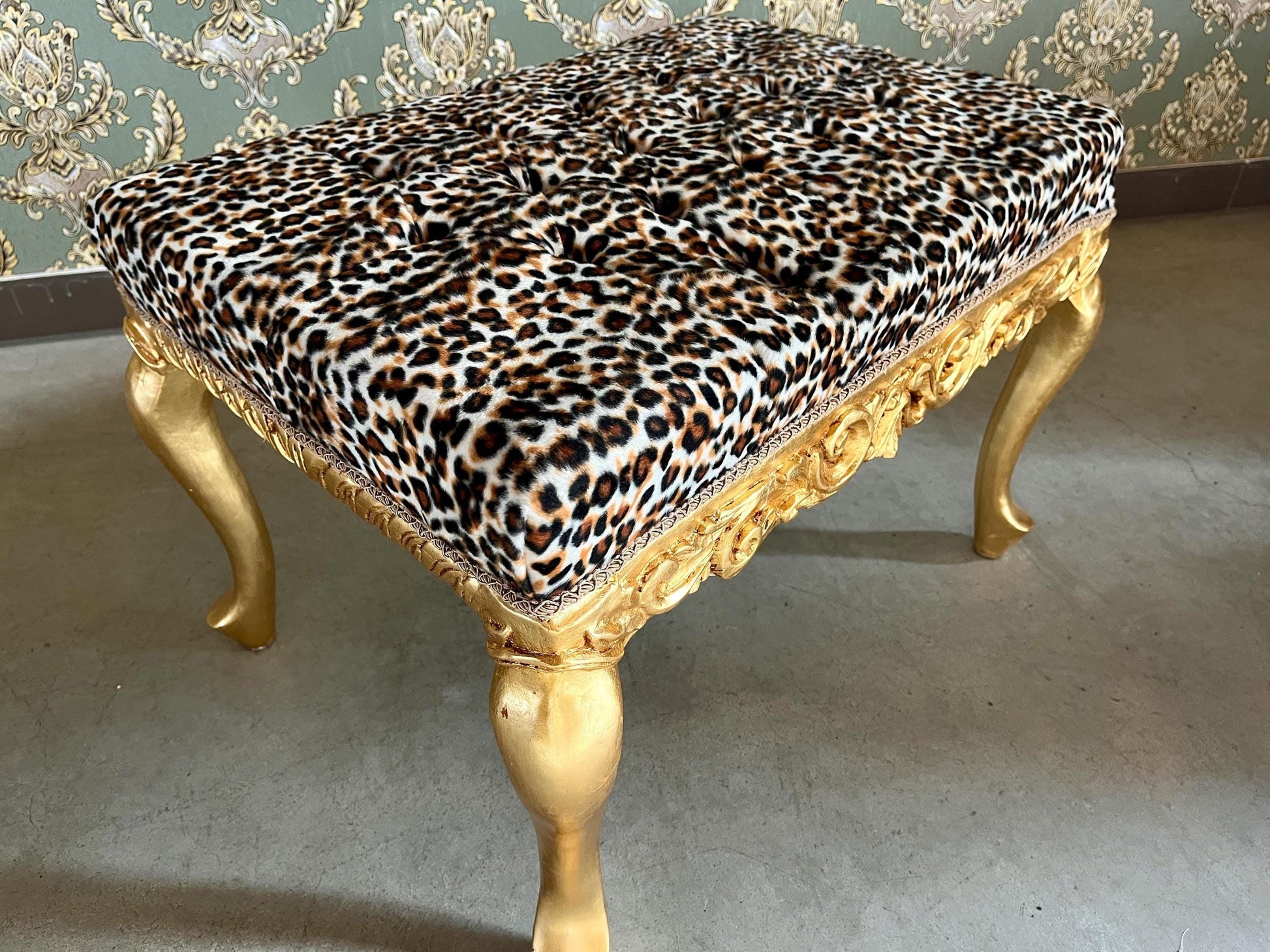 Small Square Bench Retro Baroque Rococo Style Ottoman in Leopard Print Velvet in Gold Finish for Furniture Gift Home Decor