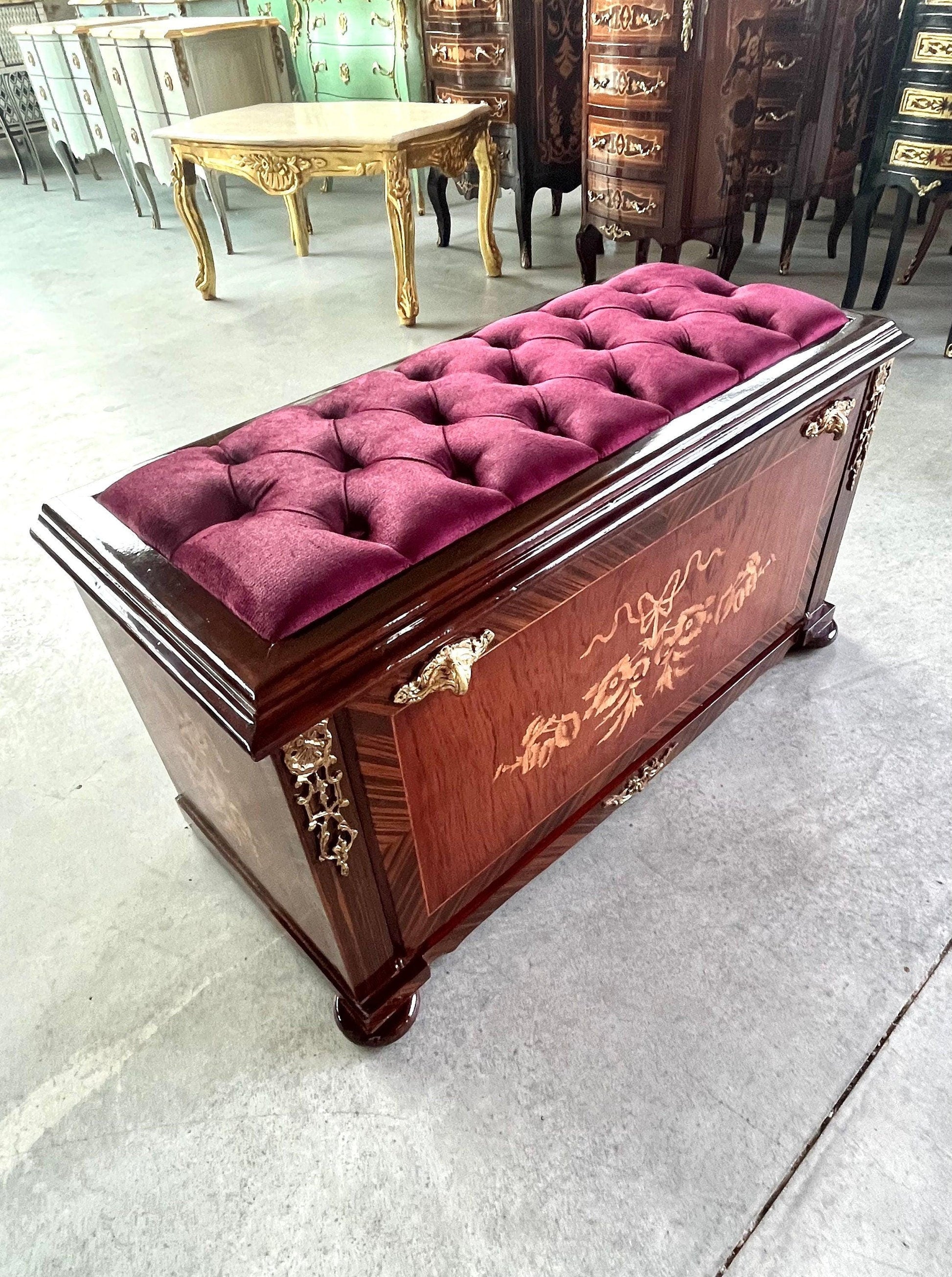 Barocker Schuhschrank im Antik-Stil - handgefertigt/ Shoe Cabinet French Baroque Seated Cabinet Red Velvet Seated Shoe Side Board Home Decor