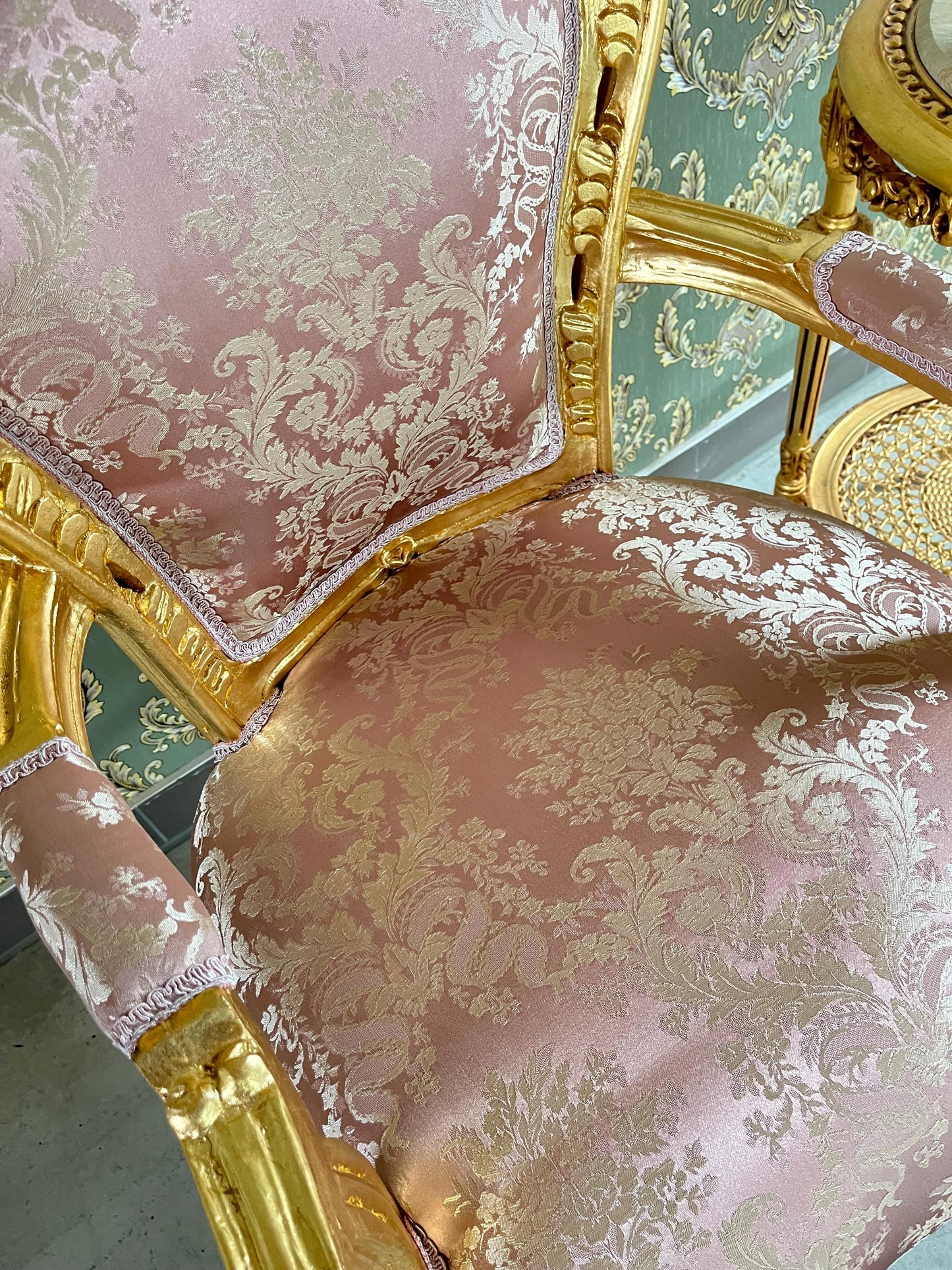 Accent Armchair Louis XV Style Xmas Green Velvet Chair French Baroque Rococo Style Chair in Shiny Pink for Furniture Gift Xmas Home Decor