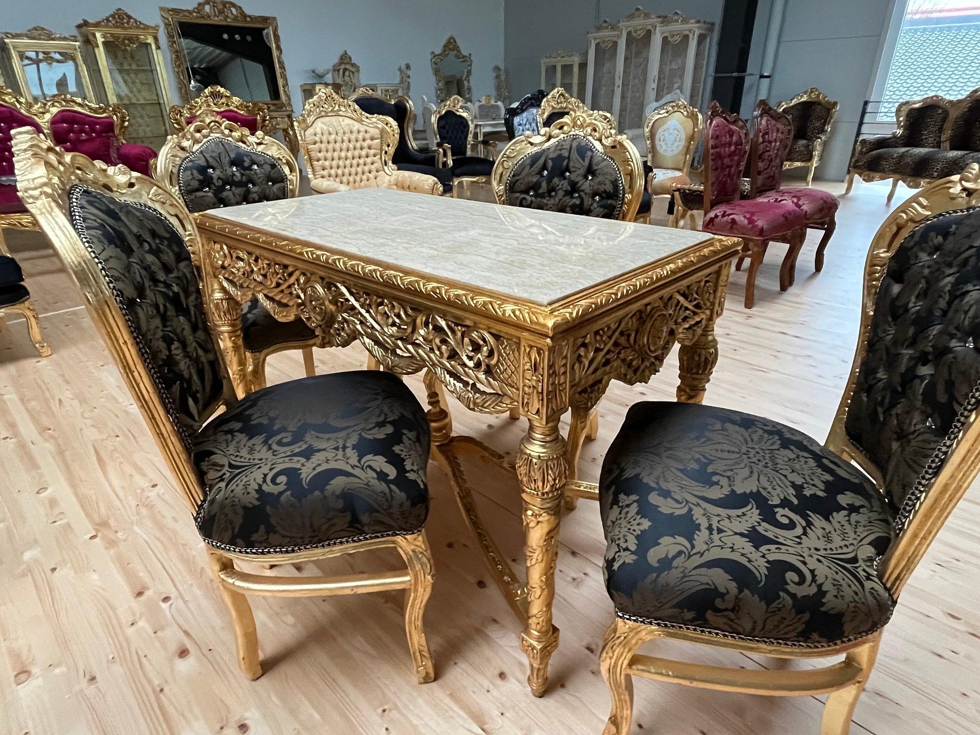 Esszimmerstuhl- und Tischset im französischen Barock-Rokoko-Stil / French Baroque Rococo Style Dining Chair Table Set