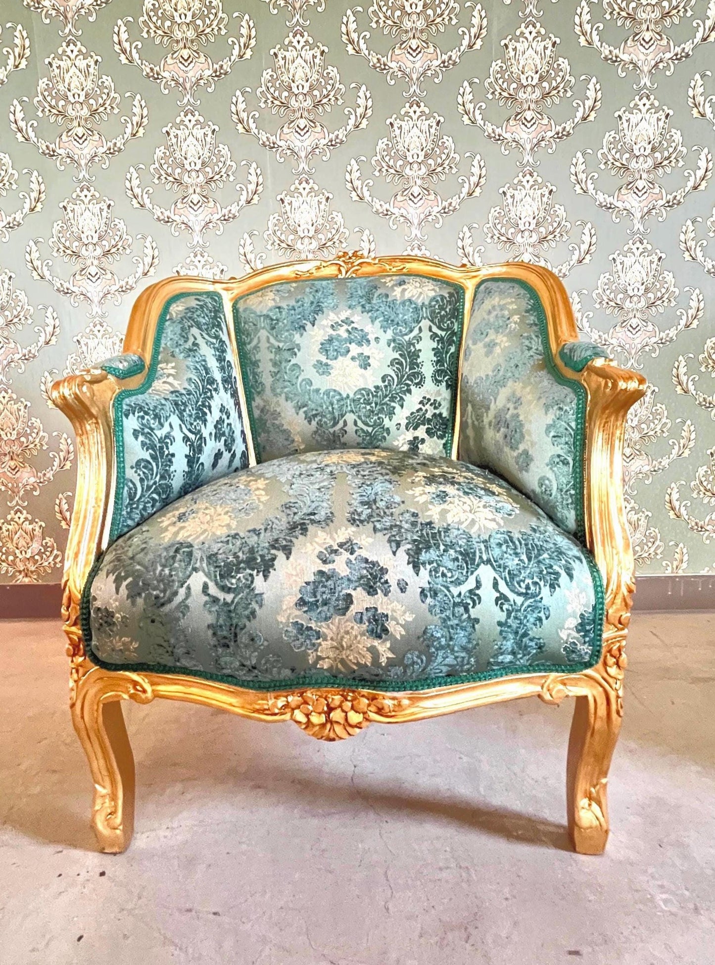 Armchair French Louis Style Shell Shape Chair Nostalgic Baroque Style in Velvet Turquoise for Living Room Home Decor for Hotel Lounge Room