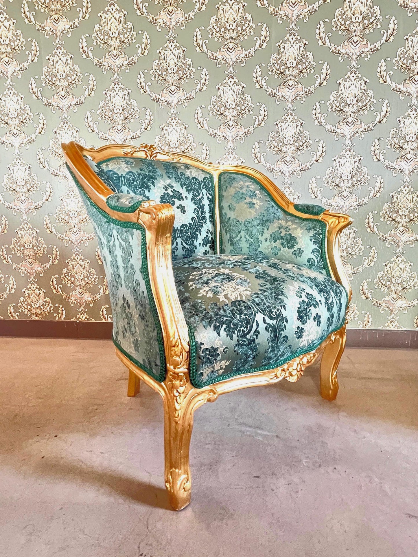 Armchair French Louis Style Shell Shape Chair Nostalgic Baroque Style in Velvet Turquoise for Living Room Home Decor for Hotel Lounge Room