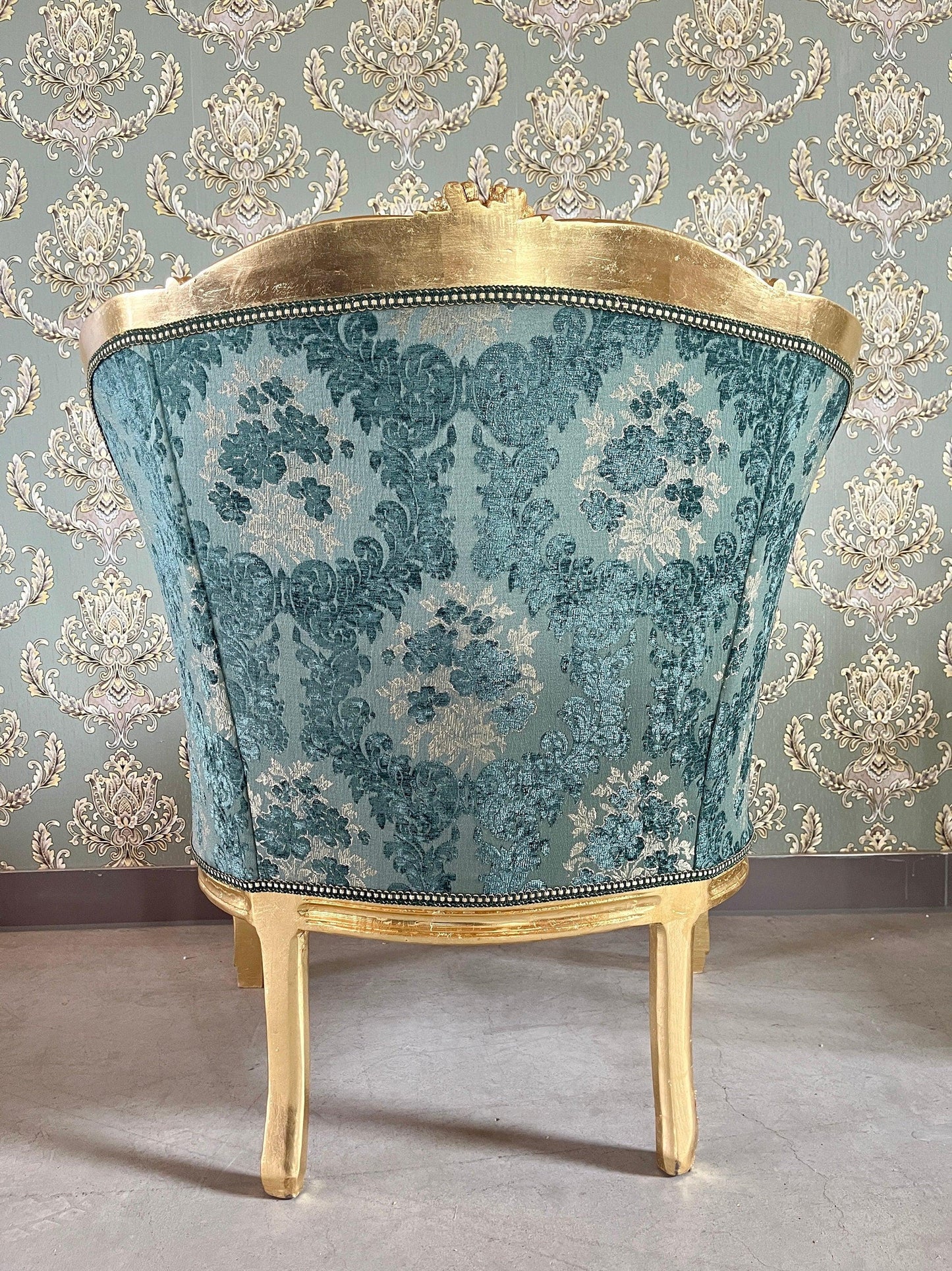Armchair French Louis Style Shell Shape Chair Nostalgic Baroque Style in Velvet Turquoise for Living Room Home Decor for Hotel Lounge Room