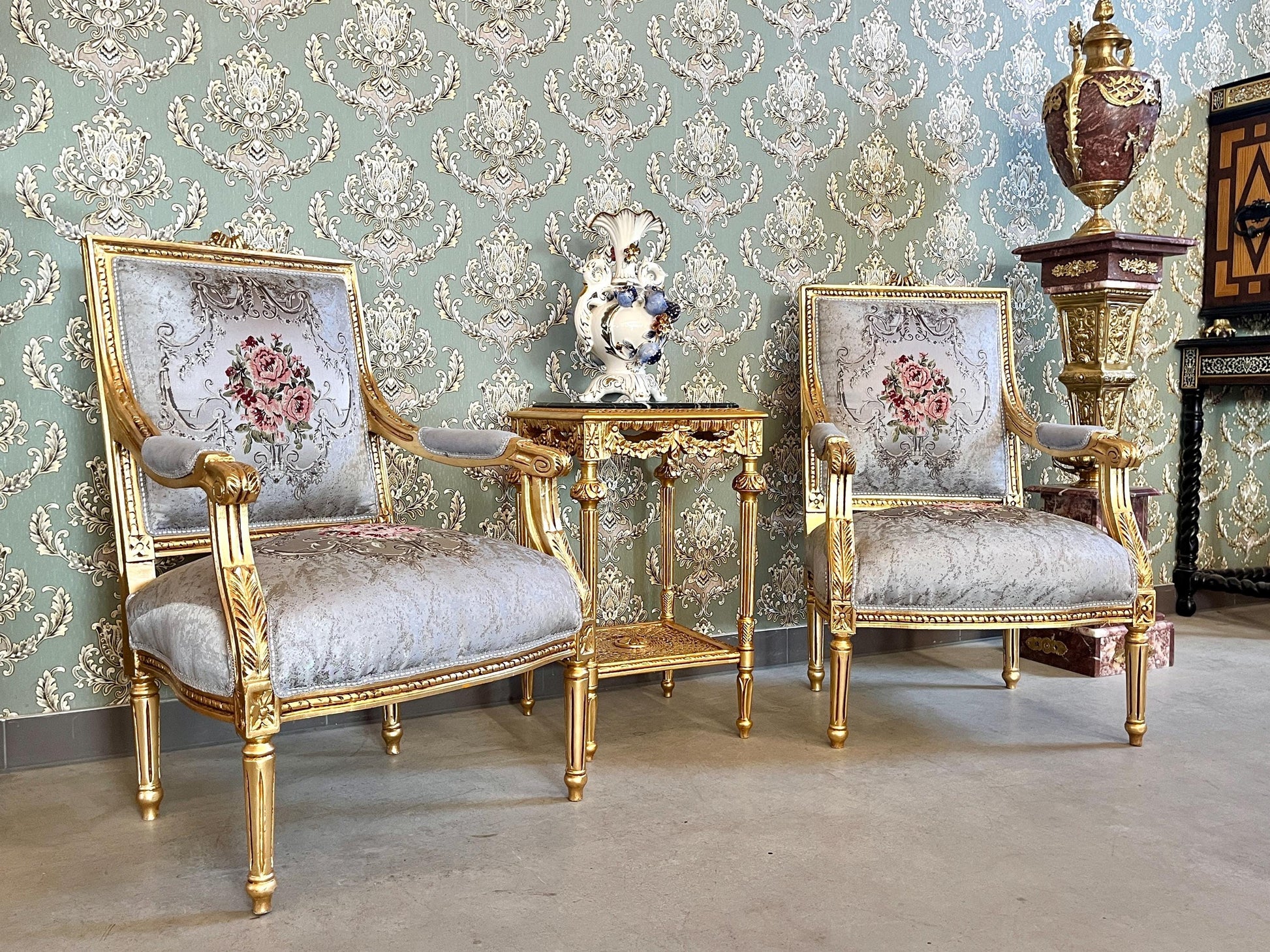 Armchair & Table Set French Antique Style Gold Finish Lounge Chair Set Louis XV Baroque Rococo Style Chair Table Set for Living Room Decor
