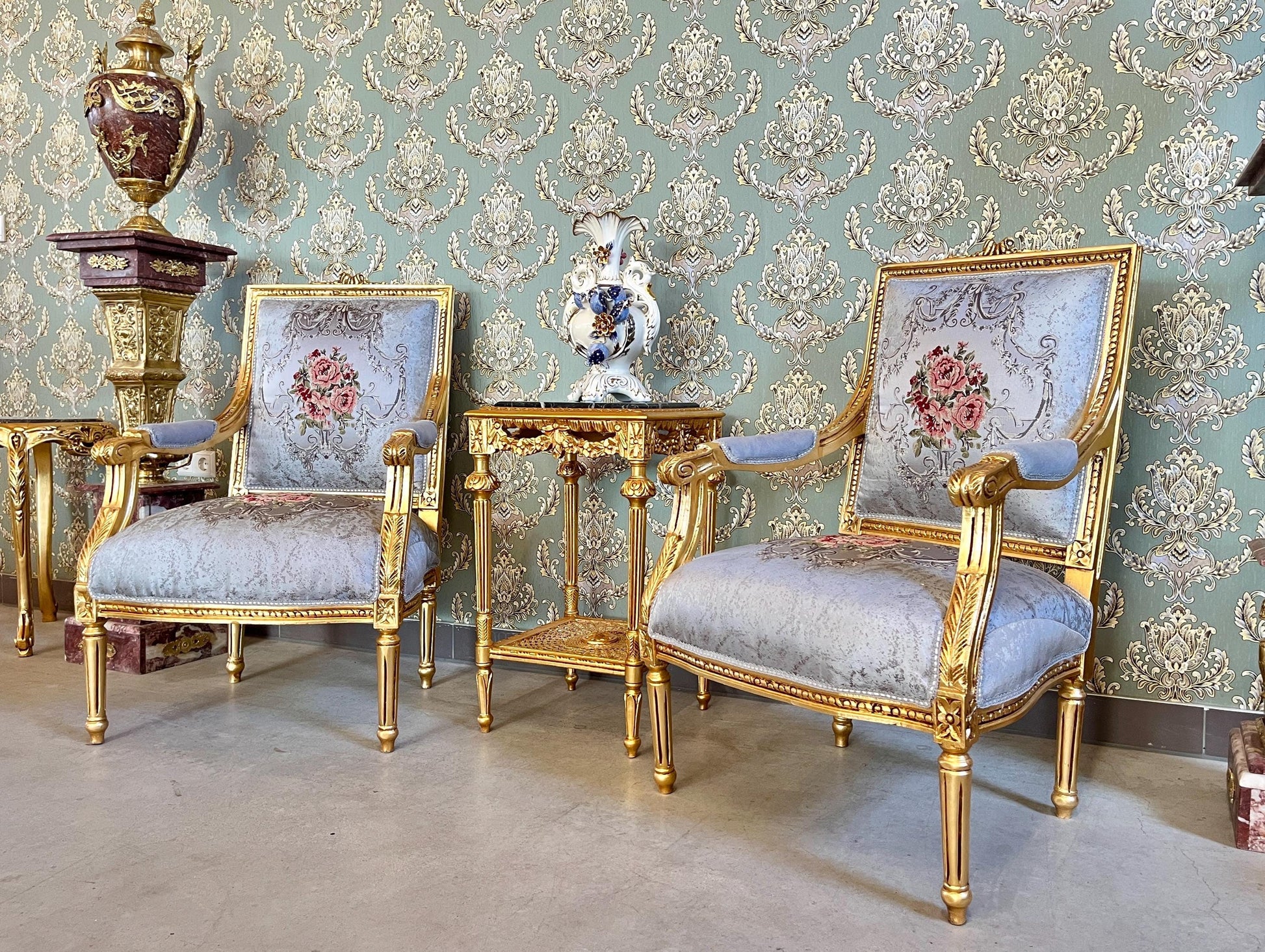 Armchair & Table Set French Antique Style Gold Finish Lounge Chair Set Louis XV Baroque Rococo Style Chair Table Set for Living Room Decor