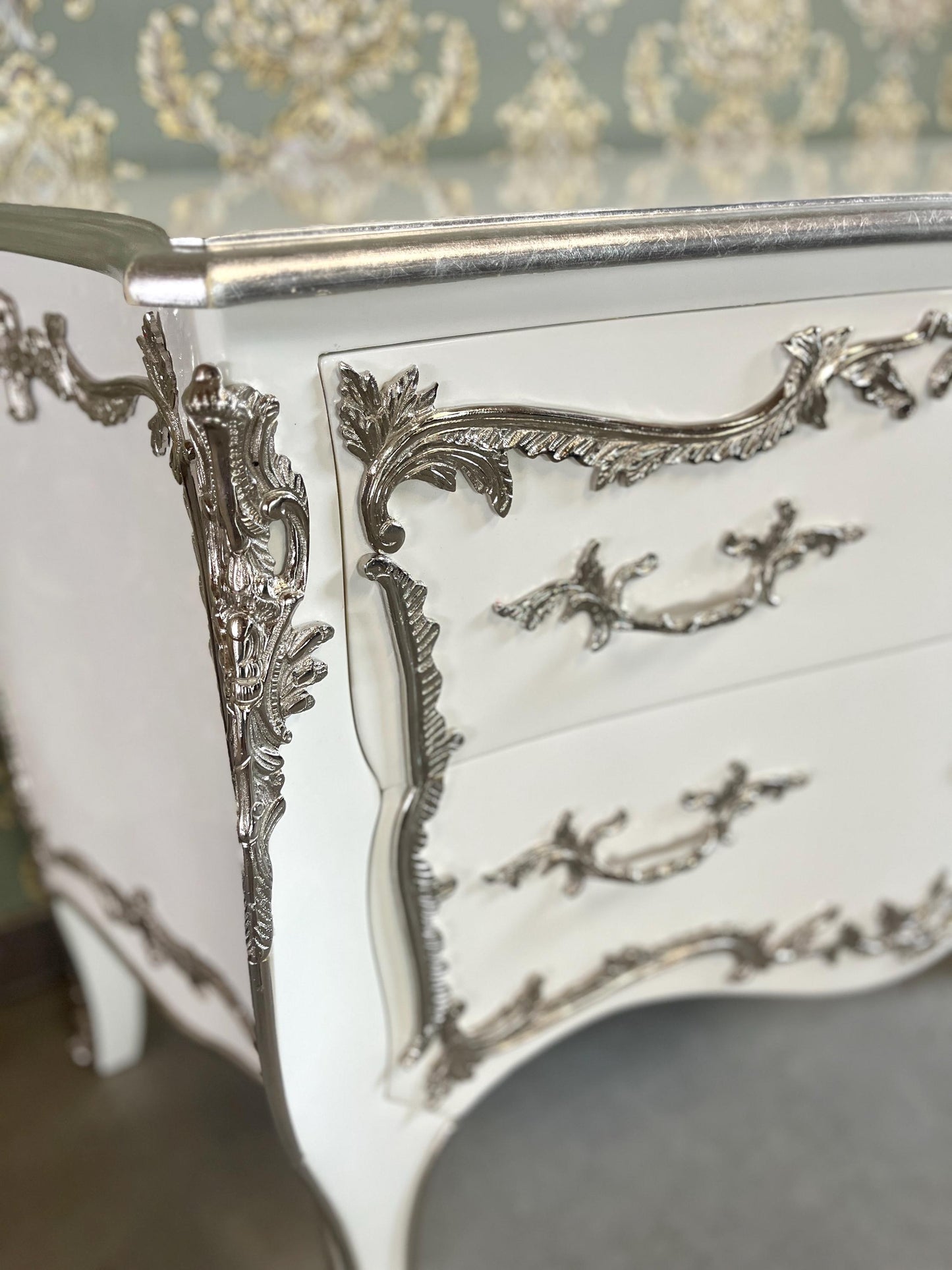 Luxury Chest of Drawer French Louis Style Black and Gold Bronze Retro Baroque Dresser White and Silver Brass for Stylish Bedroom Decor