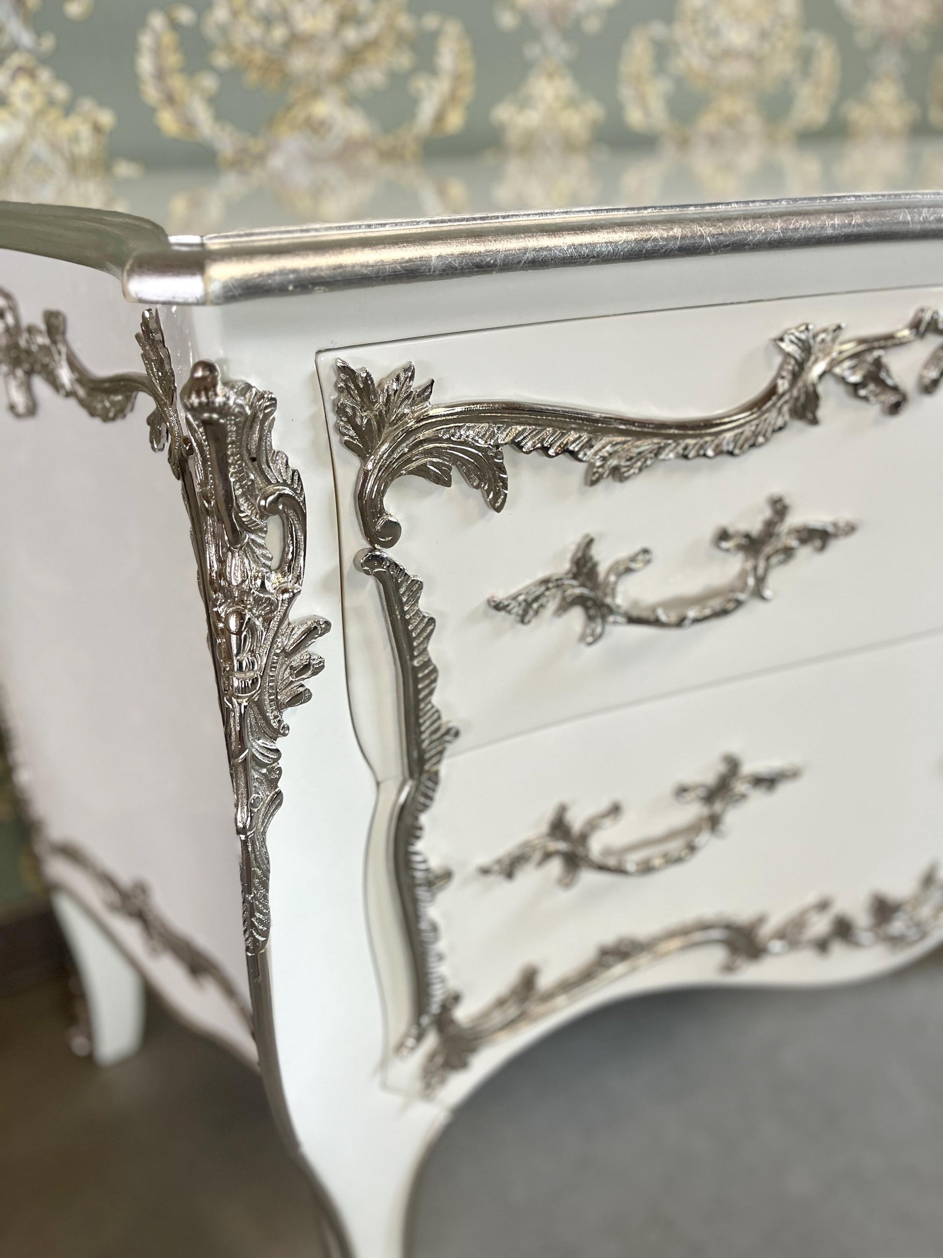 Luxury Chest of Drawer French Louis Style Black and Gold Bronze Retro Baroque Dresser White and Silver Brass for Stylish Bedroom Decor
