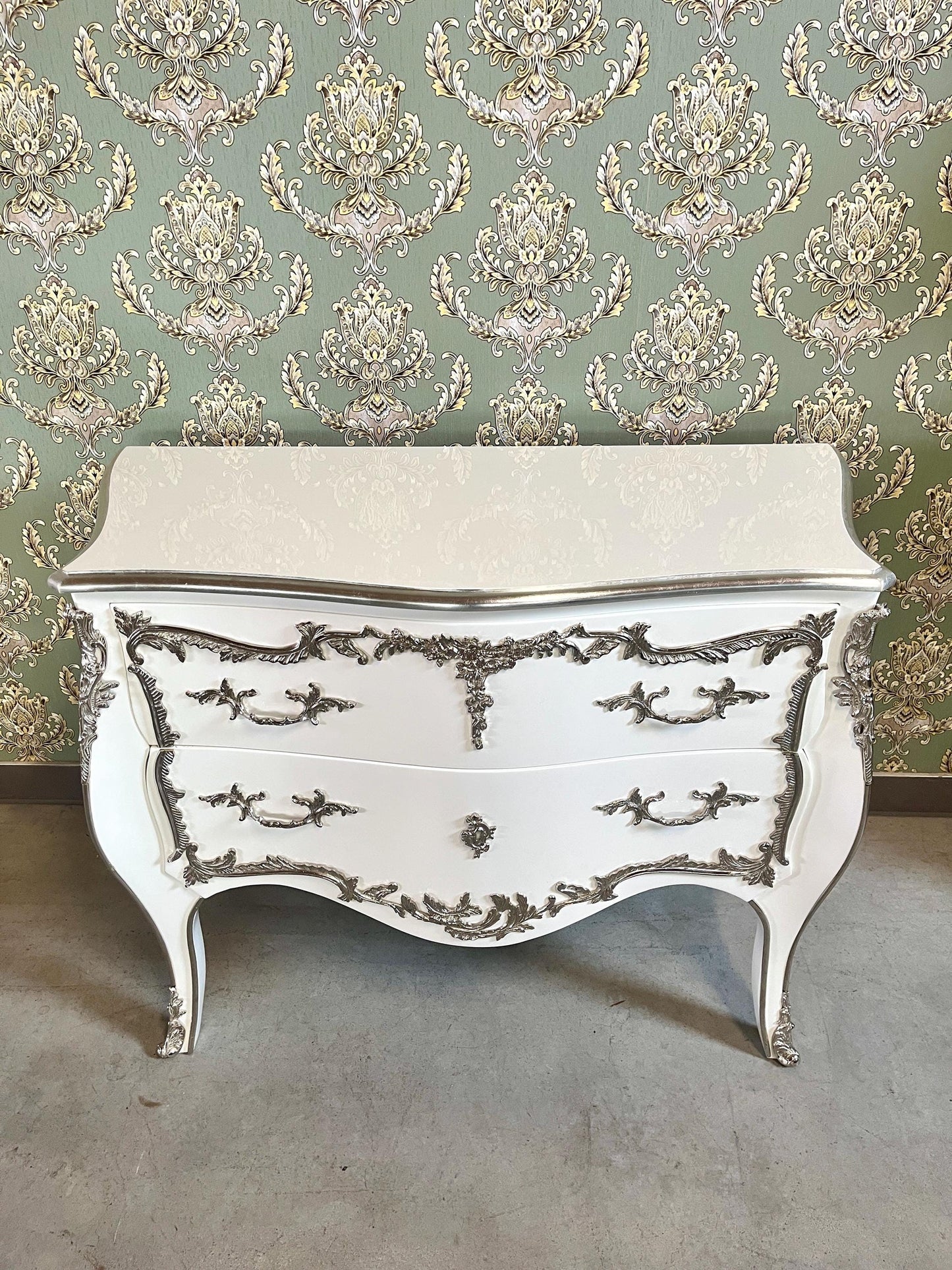 Luxury Chest of Drawer French Louis Style Black and Gold Bronze Retro Baroque Dresser White and Silver Brass for Stylish Bedroom Decor