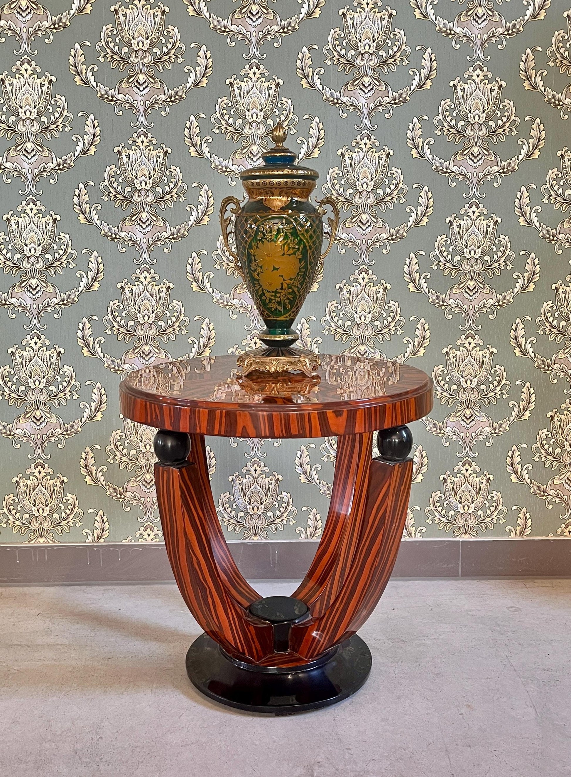 Geometric Pattern Coffee Table: Retro Baroque Style Wooden Side Table