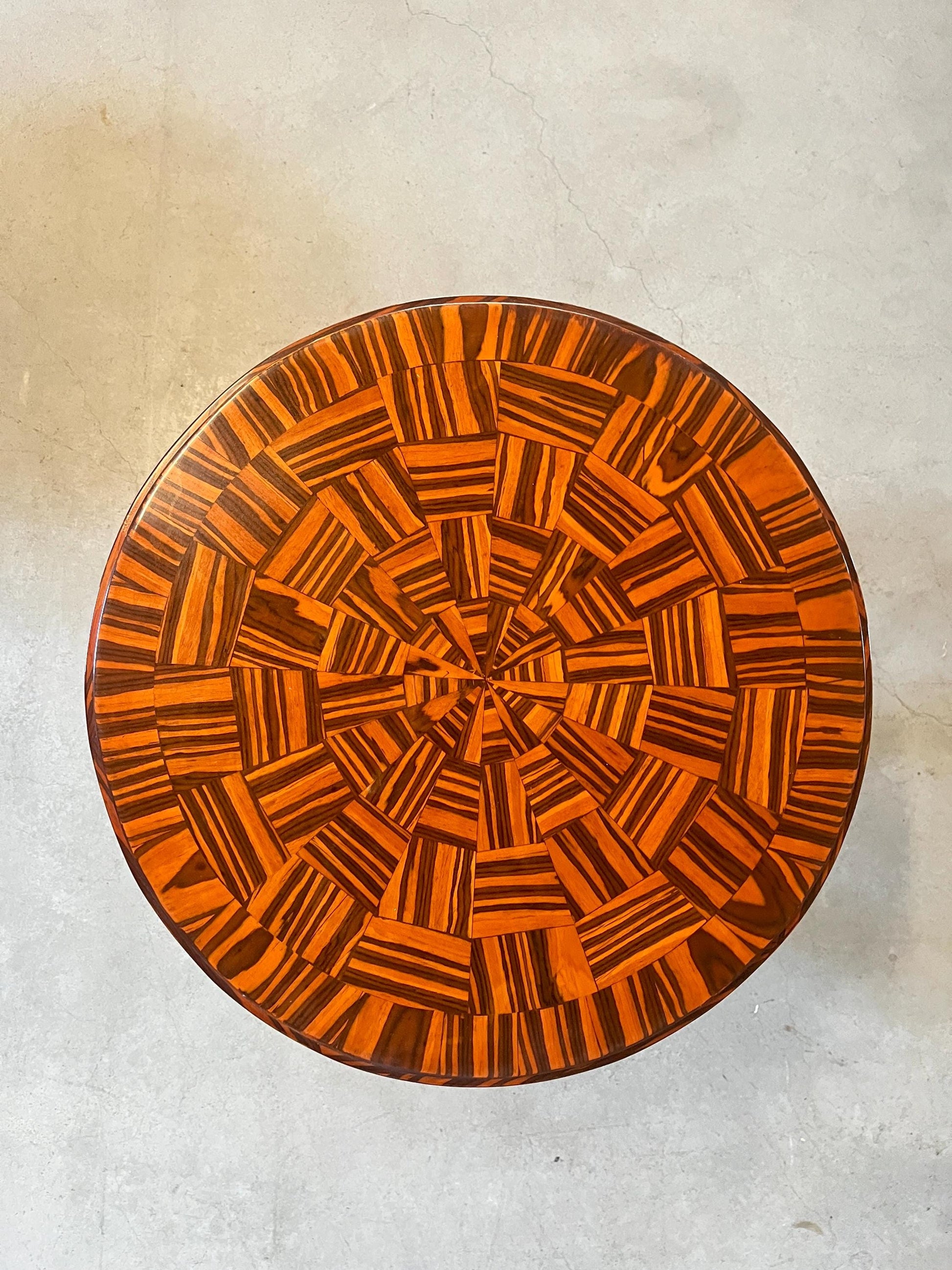 Geometric Pattern Coffee Table: Retro Baroque Style Wooden Side Table