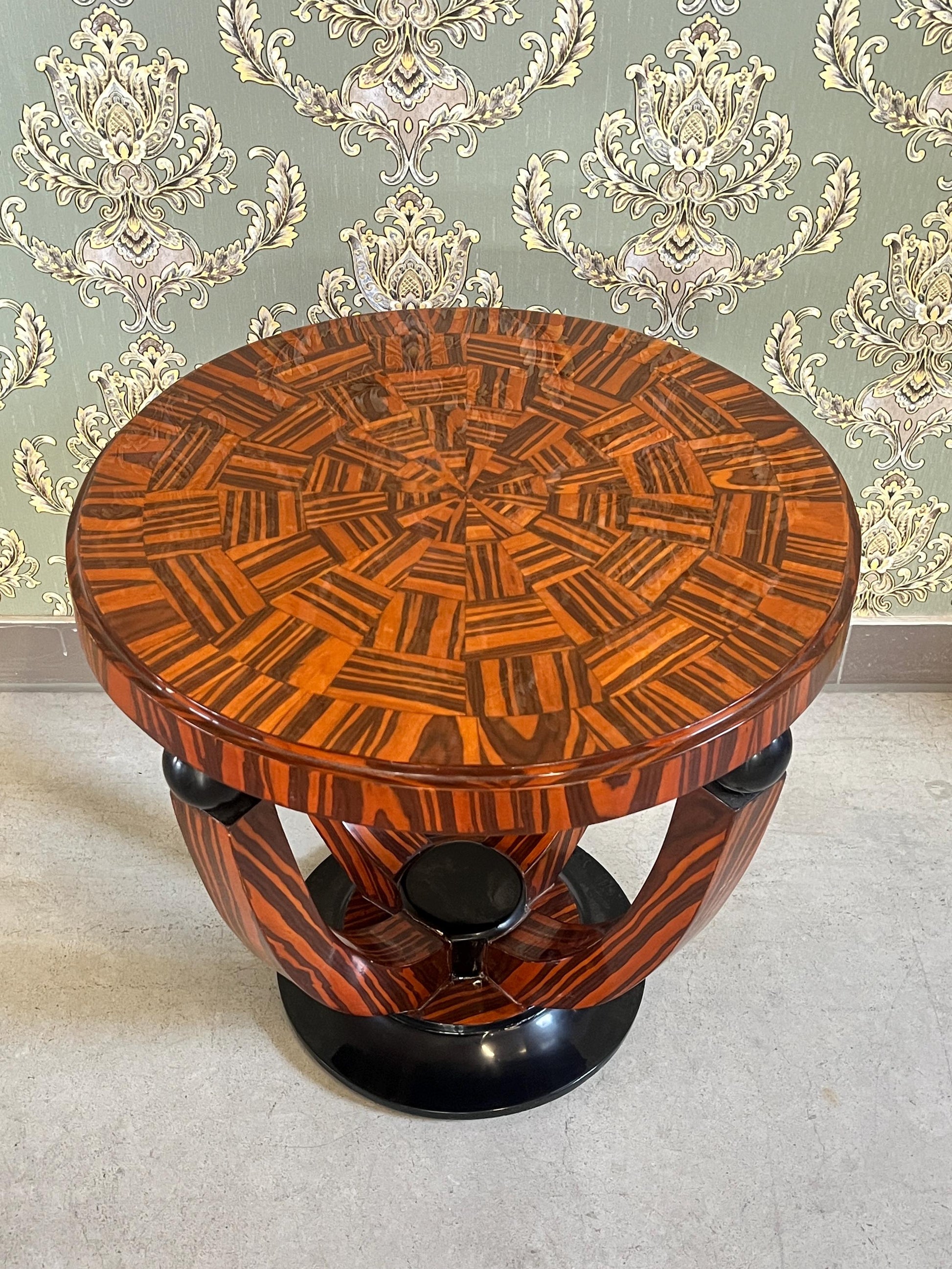 Geometric Pattern Coffee Table: Retro Baroque Style Wooden Side Table