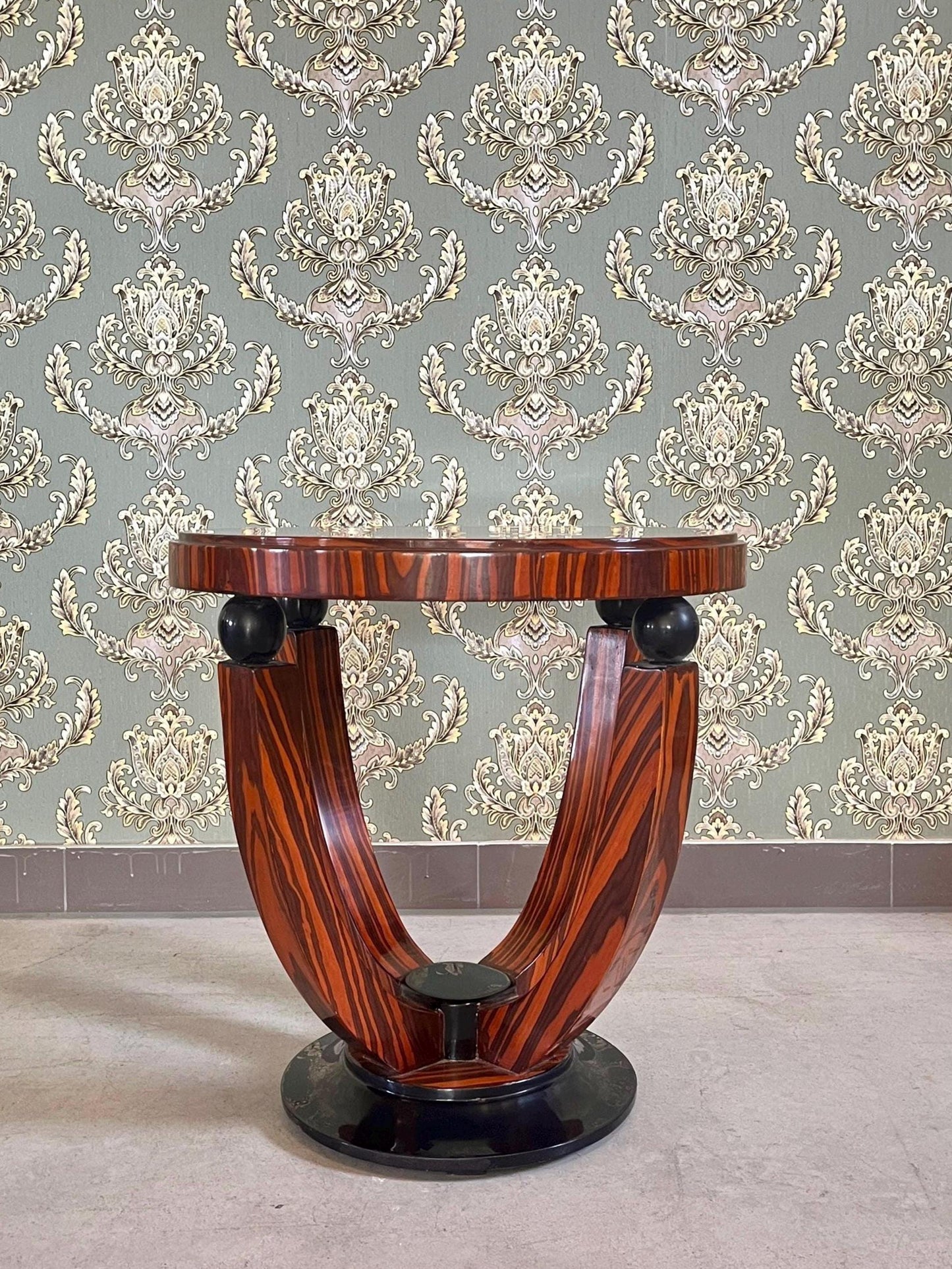 Geometric Pattern Coffee Table: Retro Baroque Style Wooden Side Table