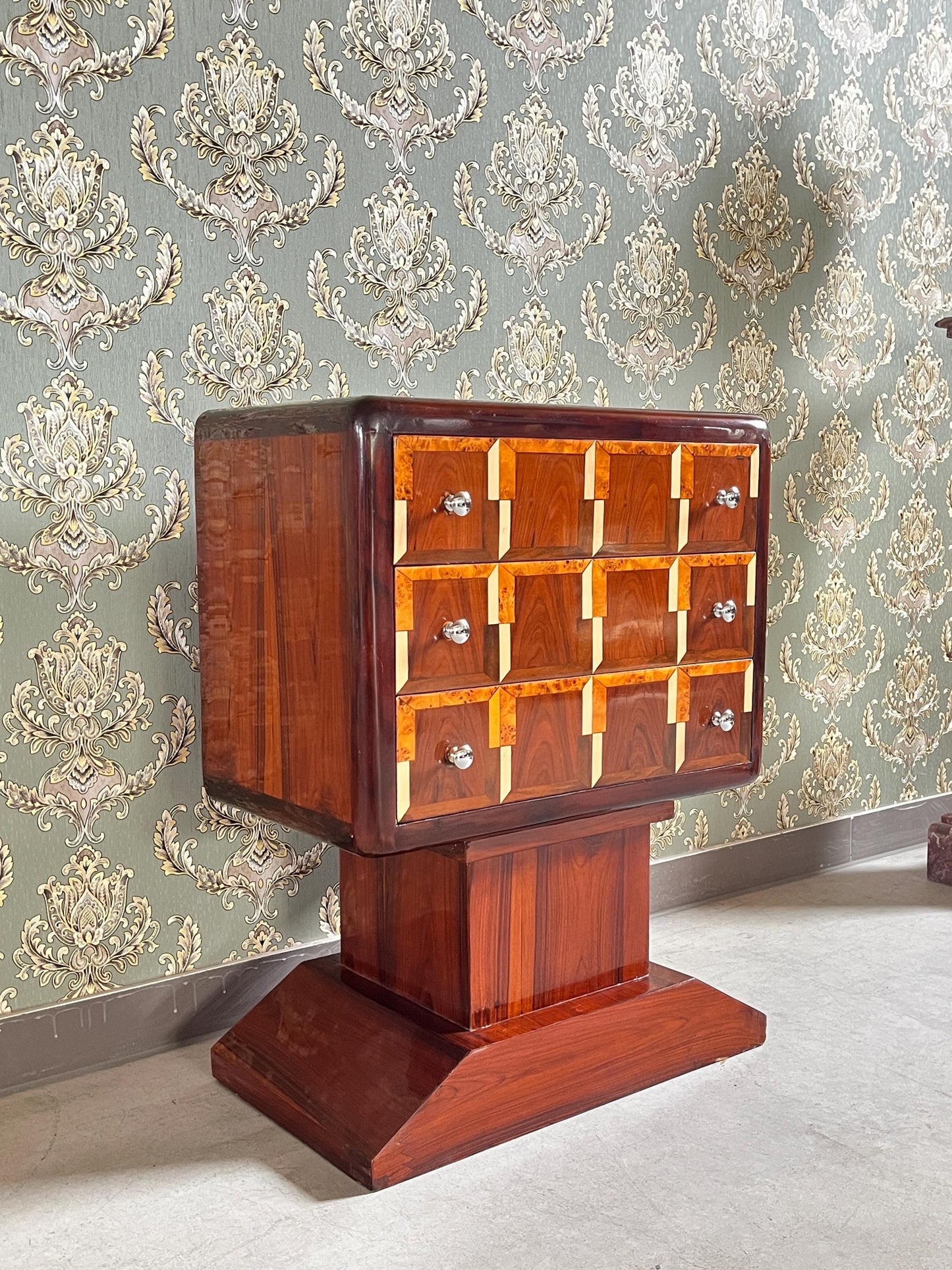 Art Deco Chest of Drawers: Retro Baroque Style Wooden End Table