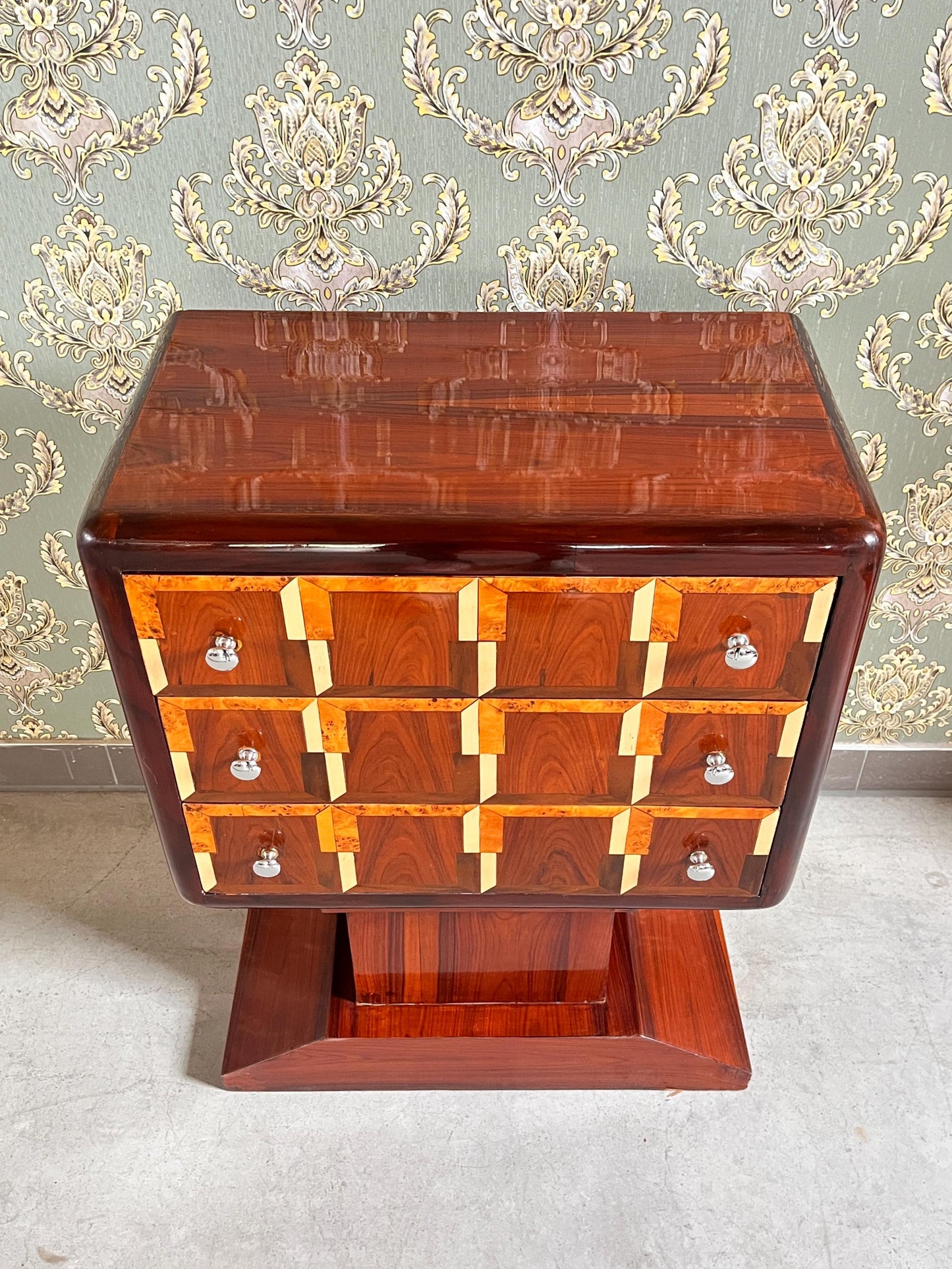 Art Deco Chest of Drawers: Retro Baroque Style Wooden End Table