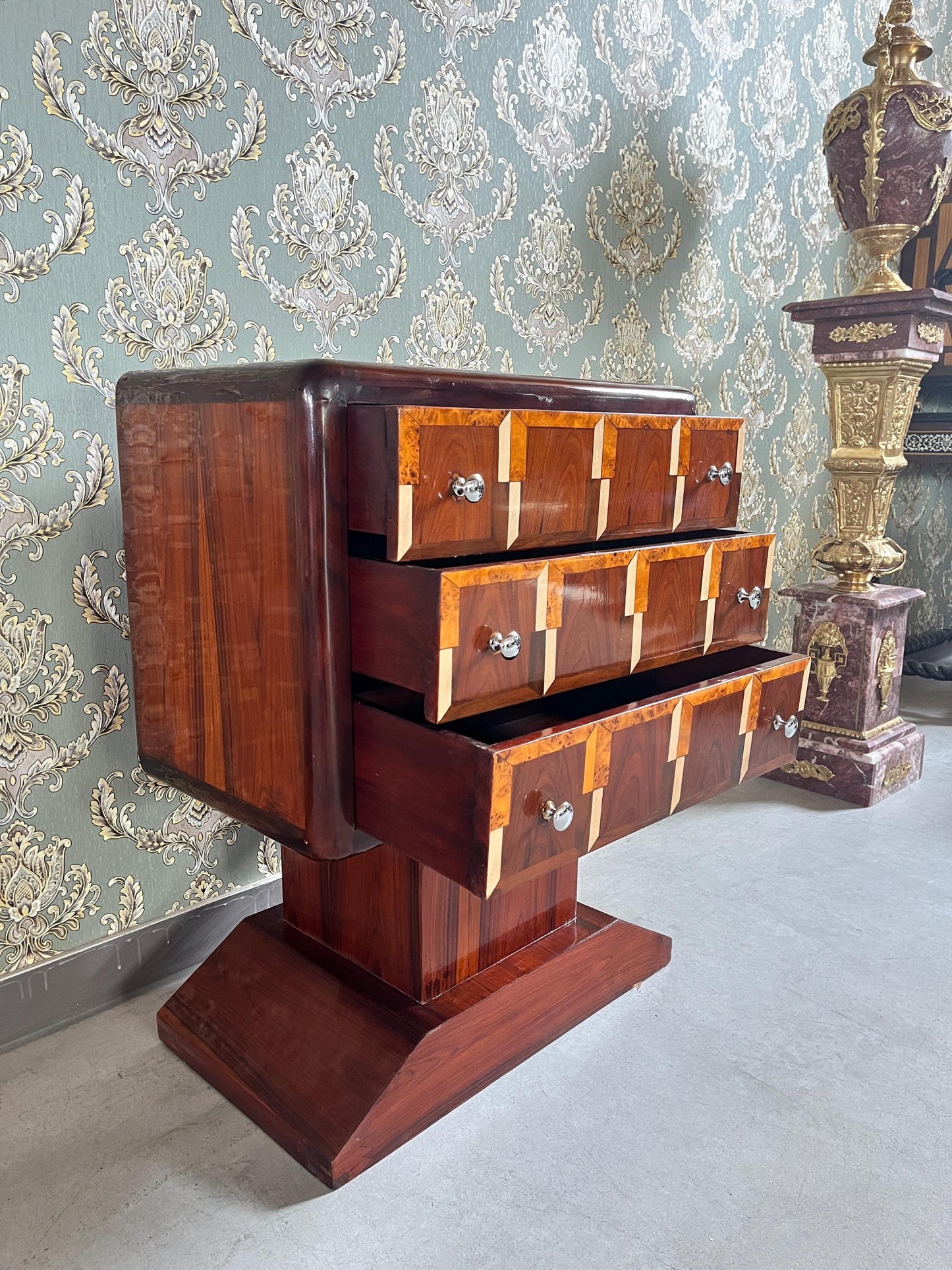 Art Deco Chest of Drawers: Retro Baroque Style Wooden End Table
