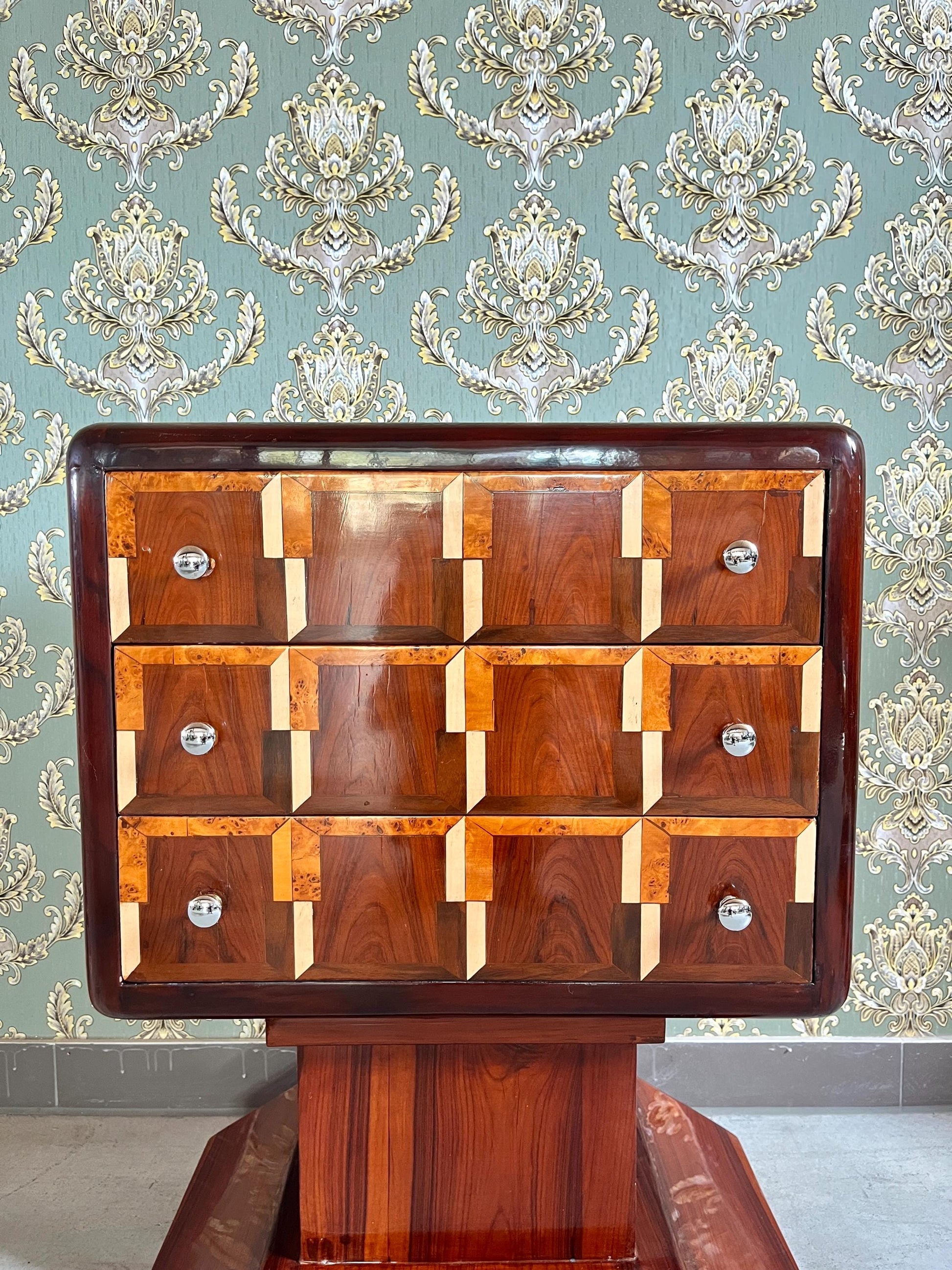 Art Deco Chest of Drawers: Retro Baroque Style Wooden End Table