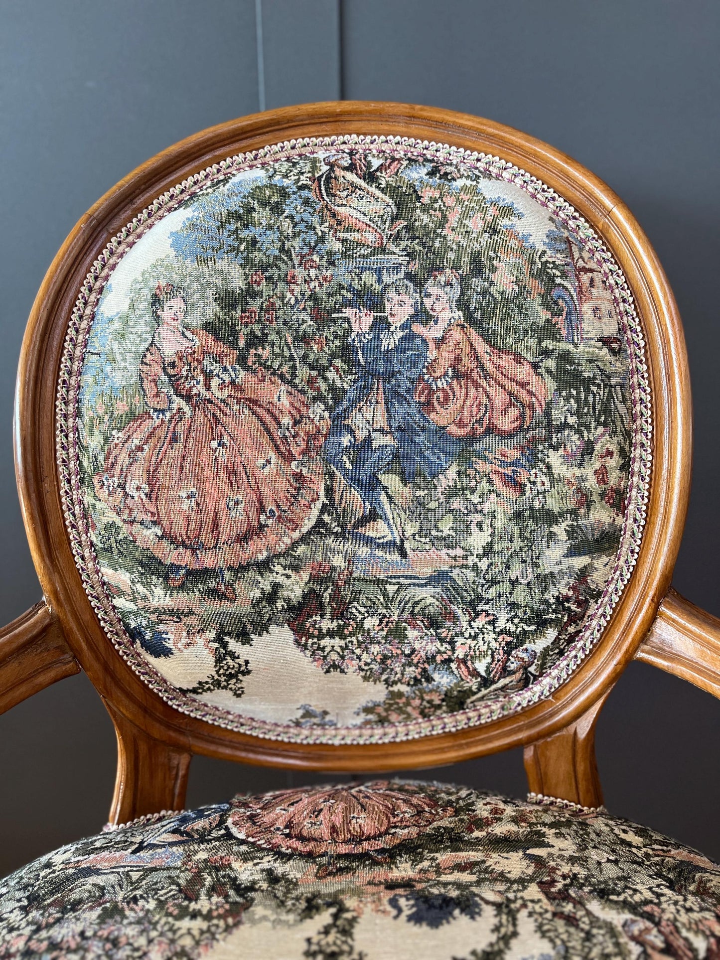 Round Armchair French Baroque Wooden Chair in Tapestry Fabric Juliet Love Story Pattern for Lounge Room Decor