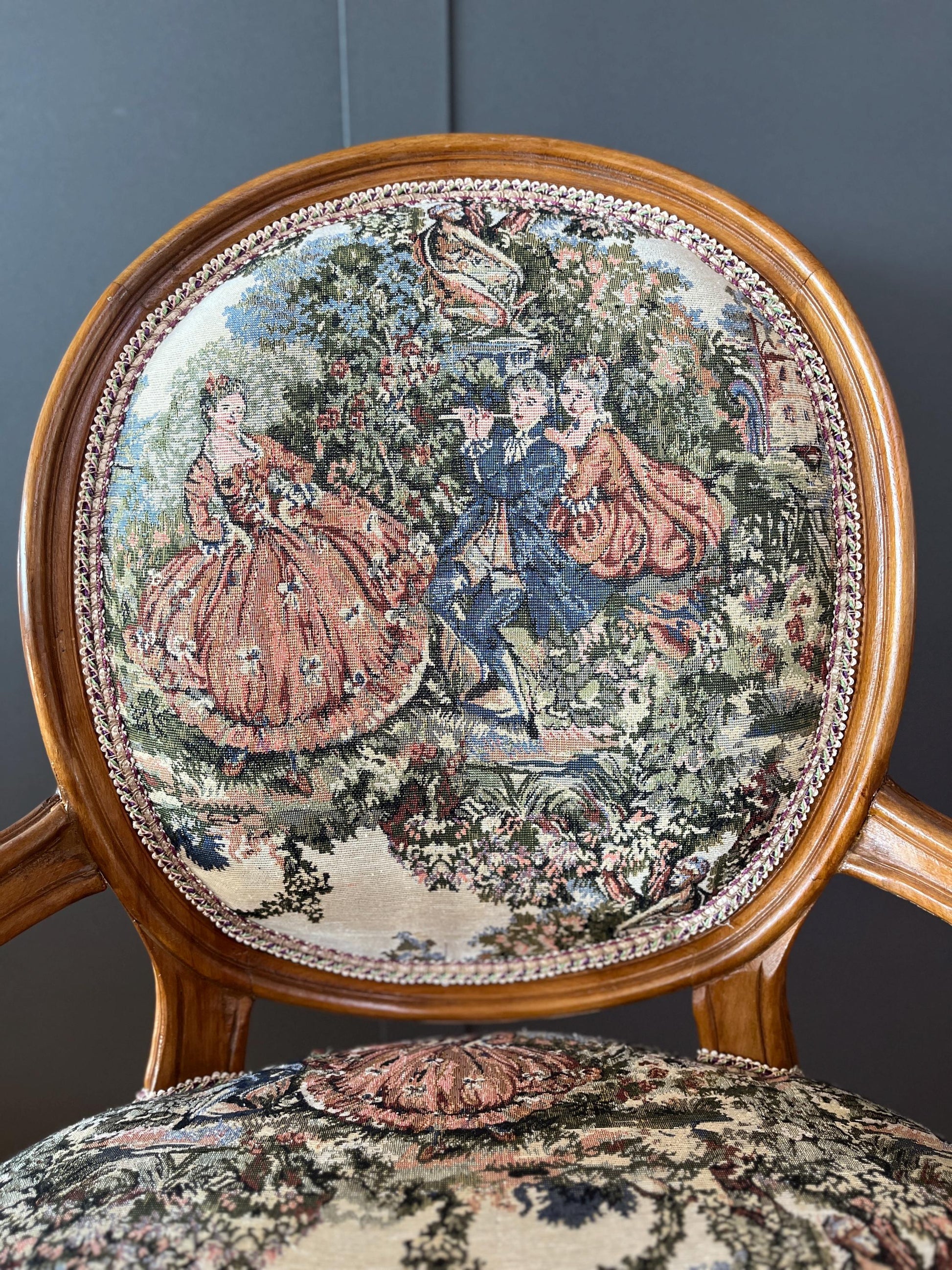 Round Armchair French Baroque Wooden Chair in Tapestry Fabric Juliet Love Story Pattern for Lounge Room Decor