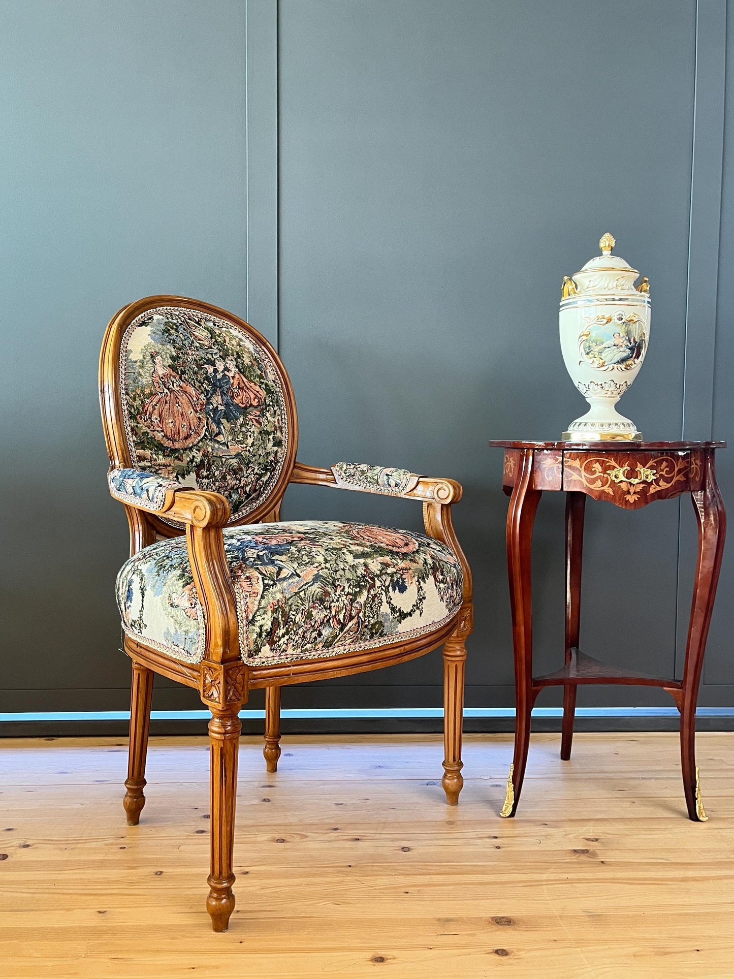 Round Armchair French Baroque Wooden Chair in Tapestry Fabric Juliet Love Story Pattern for Lounge Room Decor