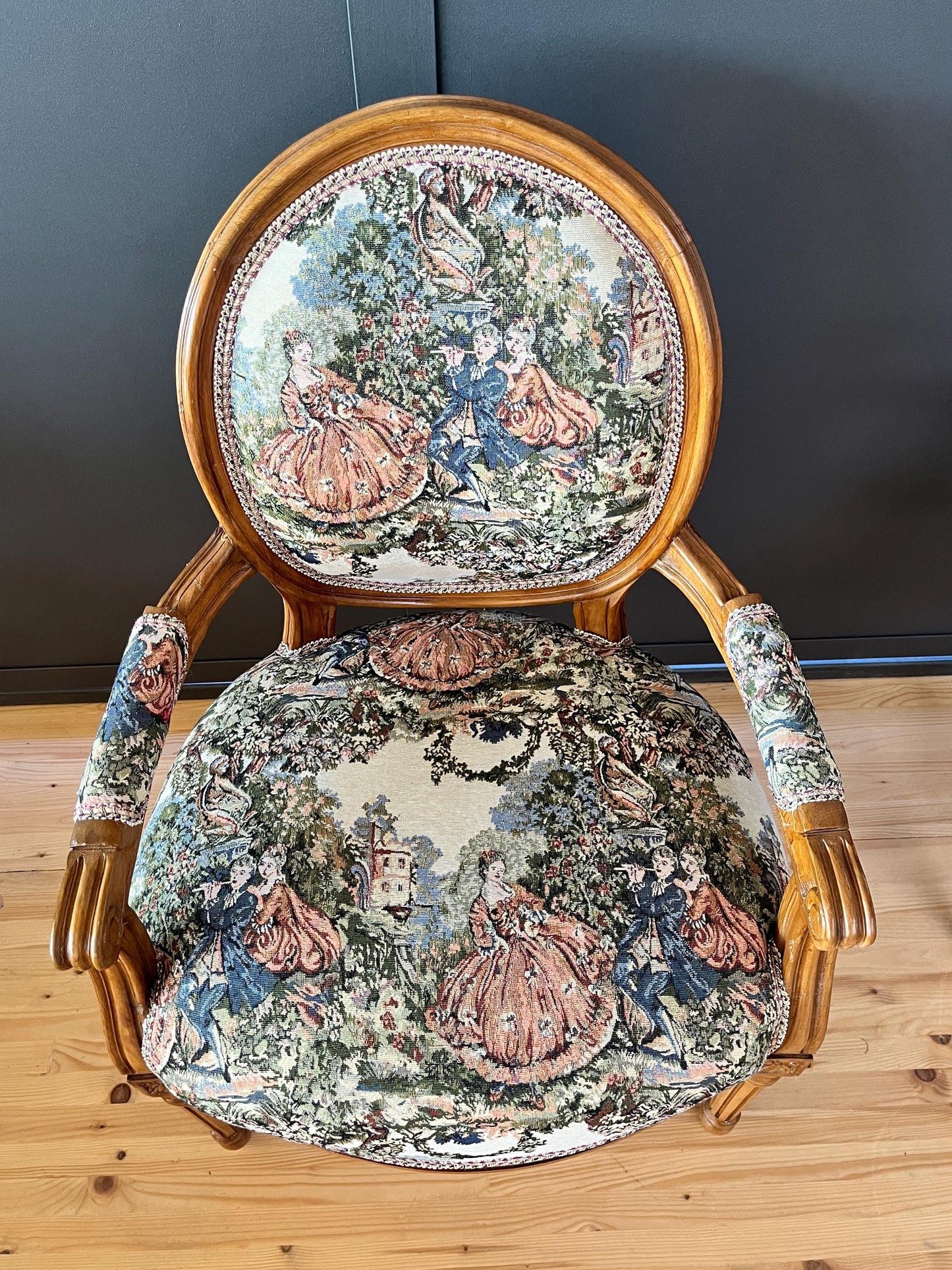 Round Armchair French Baroque Wooden Chair in Tapestry Fabric Juliet Love Story Pattern for Lounge Room Decor